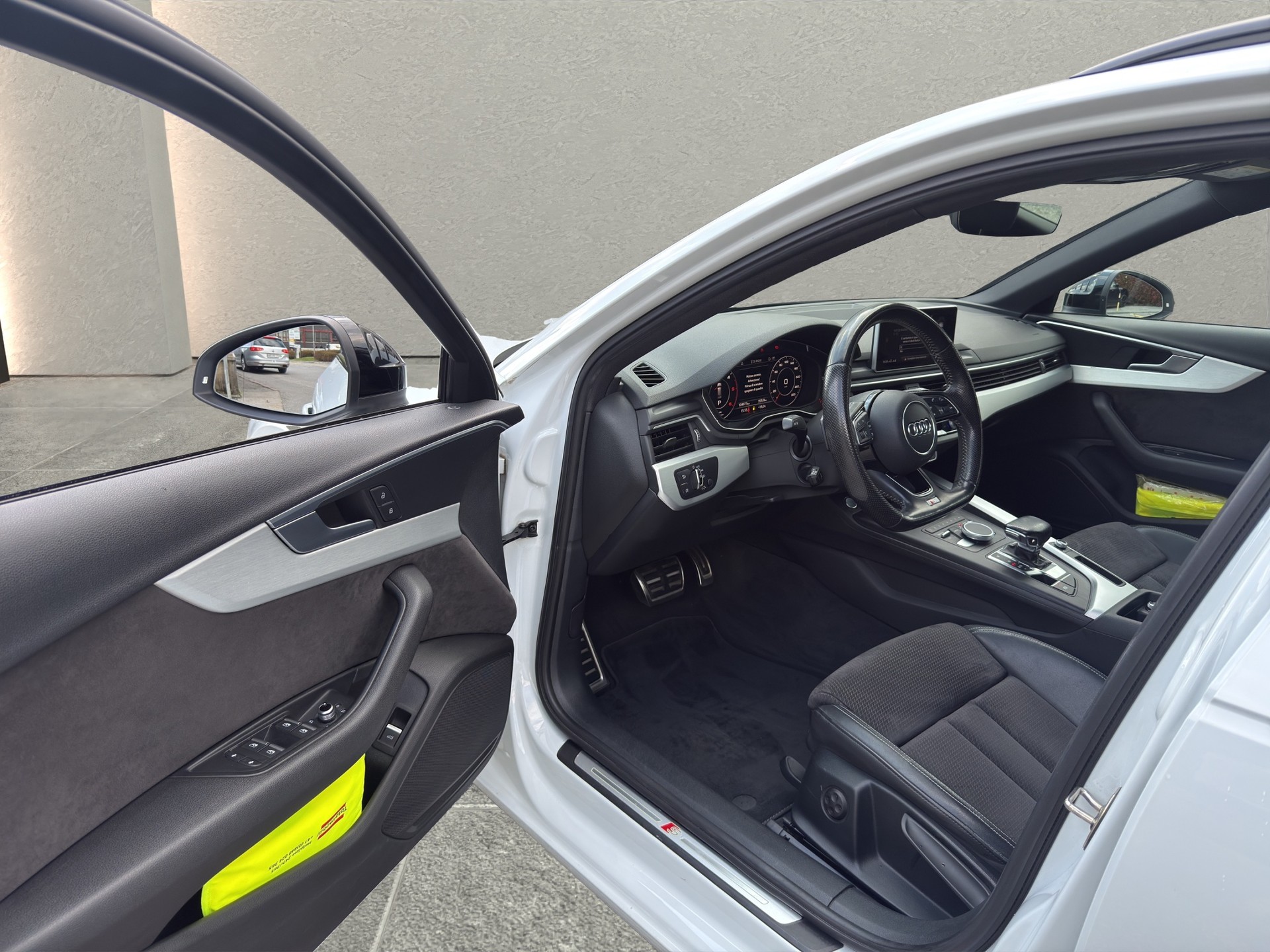 AUDI A4 Avant 2.0 TDI Sport S-tronic-image-10