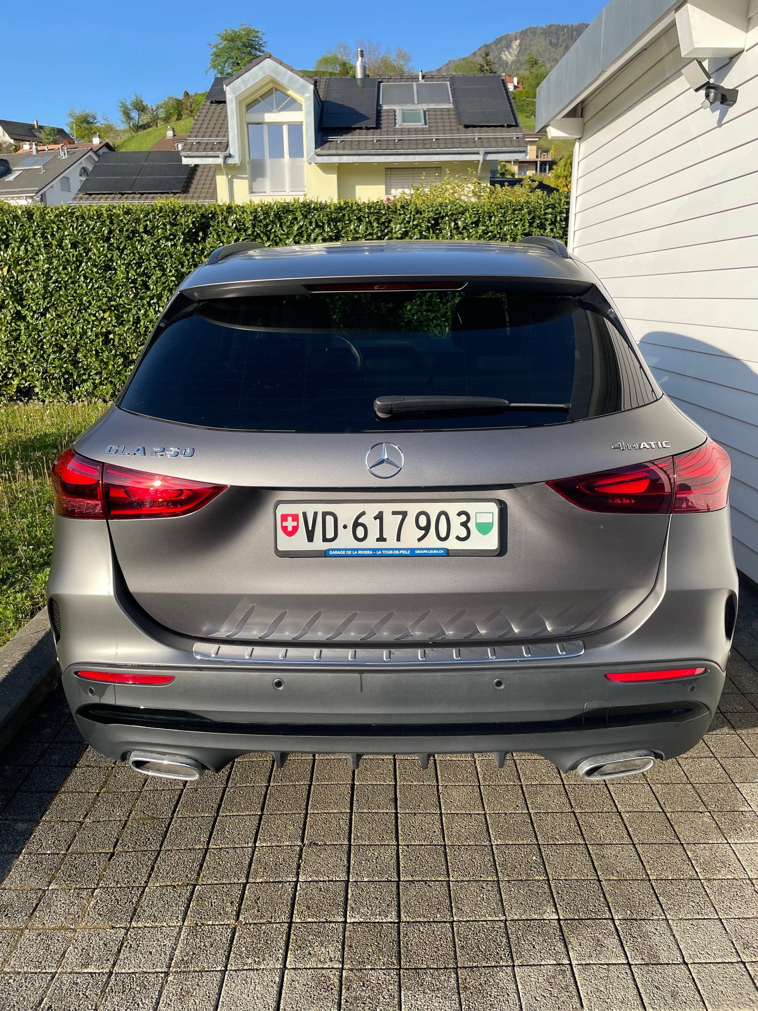 MERCEDES-BENZ GLA 250 4Matic 8G-DCT Swiss Star-image-2