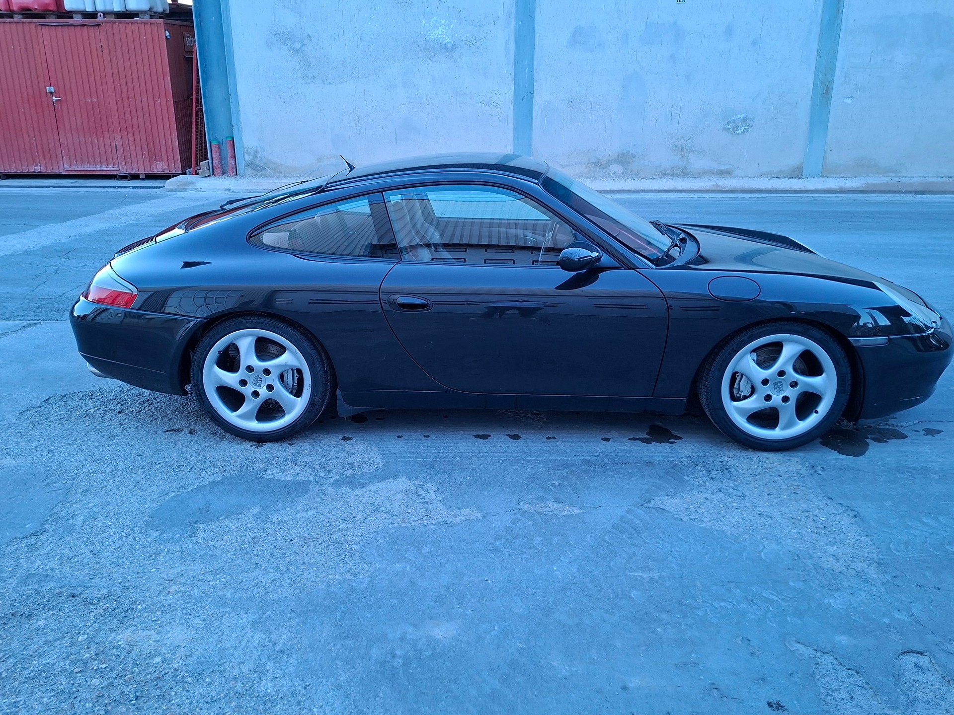 PORSCHE 911 Carrera 4-image-5