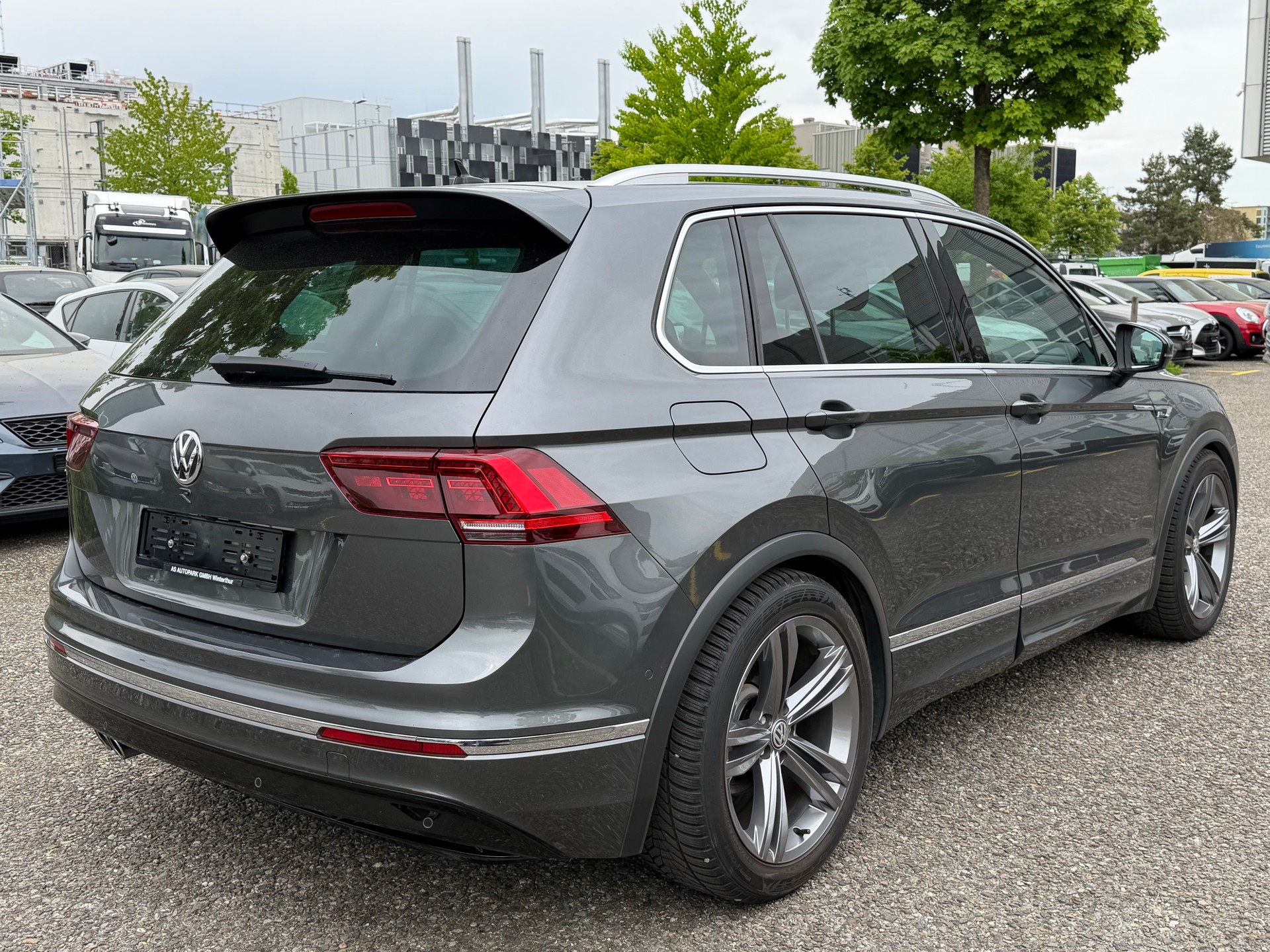 VW Tiguan 2.0 TDI SCR Highline4Motion DSG R-Line-image-4