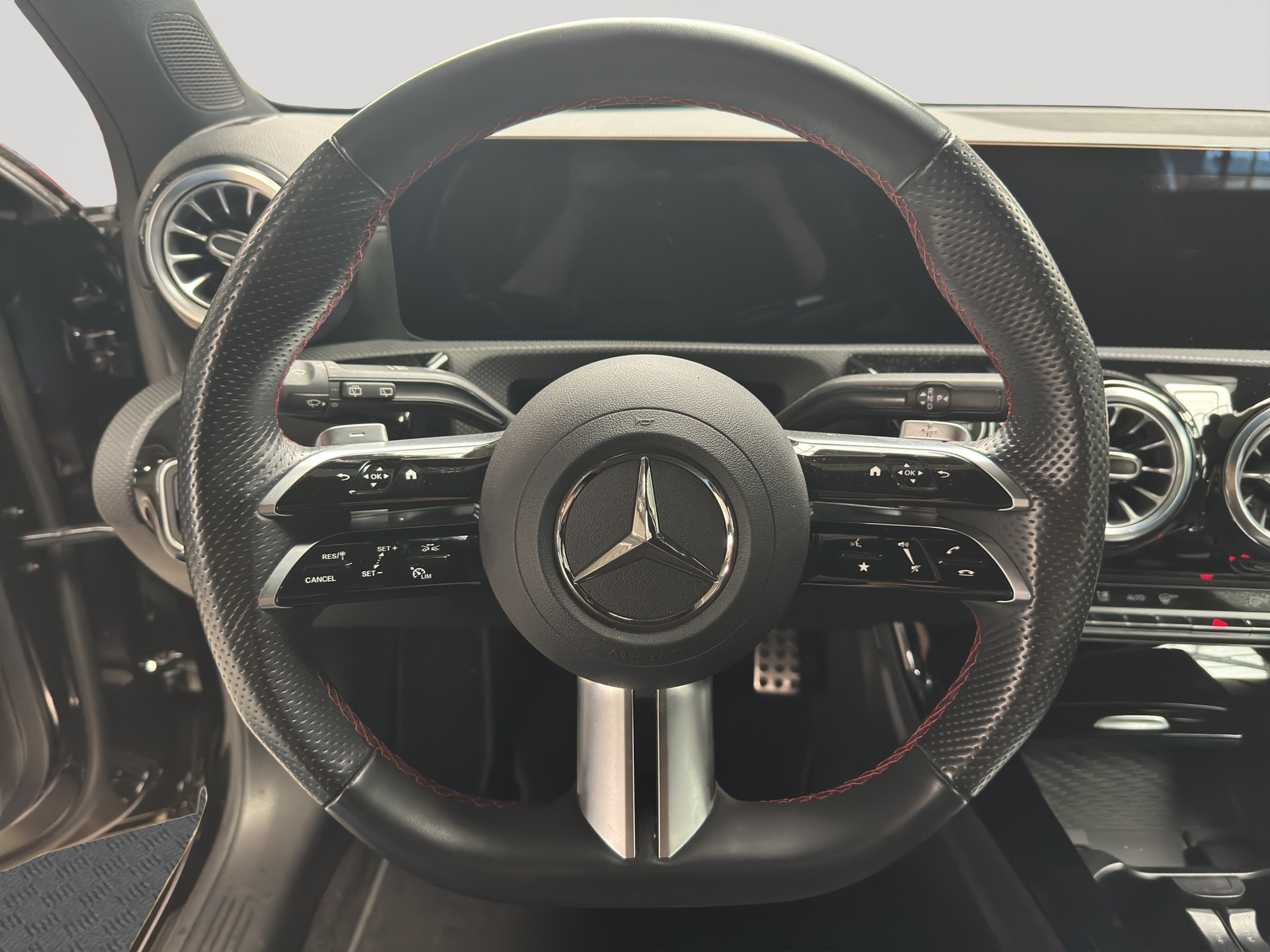 MERCEDES-BENZ A 200 AMG 7G-DCT-image-9