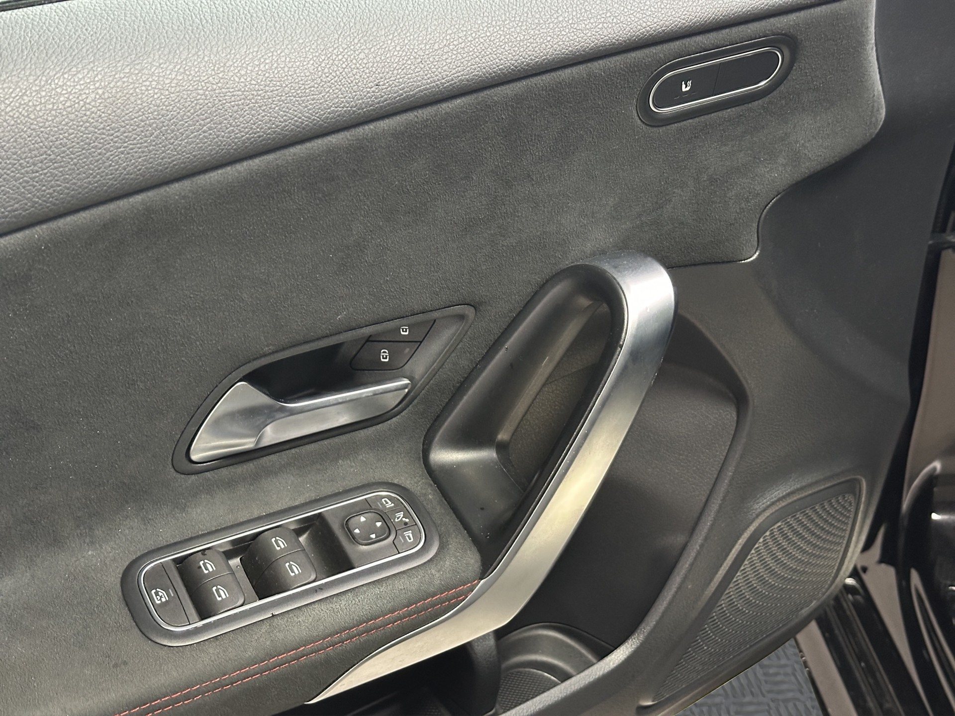 MERCEDES-BENZ A 200 AMG 7G-DCT-image-8
