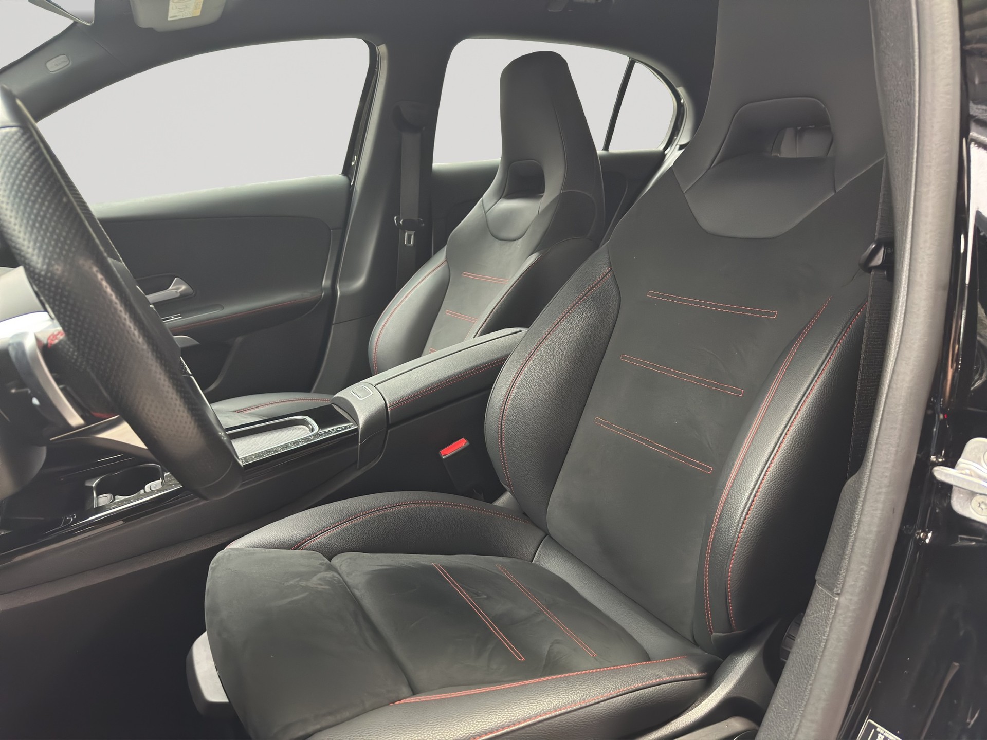 MERCEDES-BENZ A 200 AMG 7G-DCT-image-5