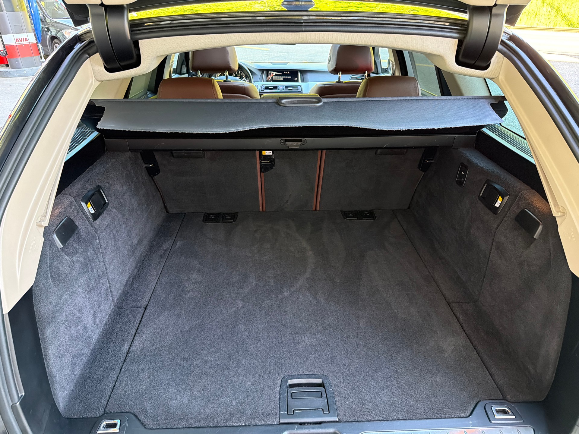 BMW 528i Touring xDrive Steptronic-image-24