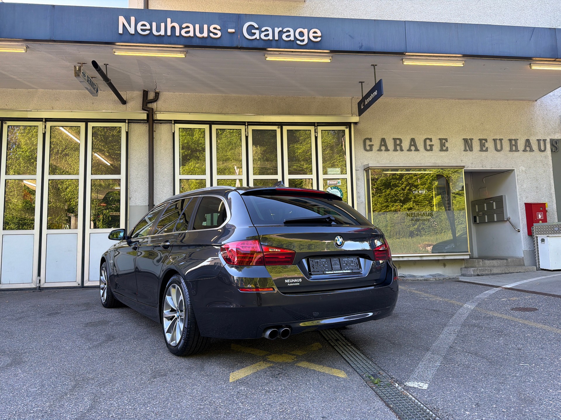 BMW 528i Touring xDrive Steptronic-showroom-element-3