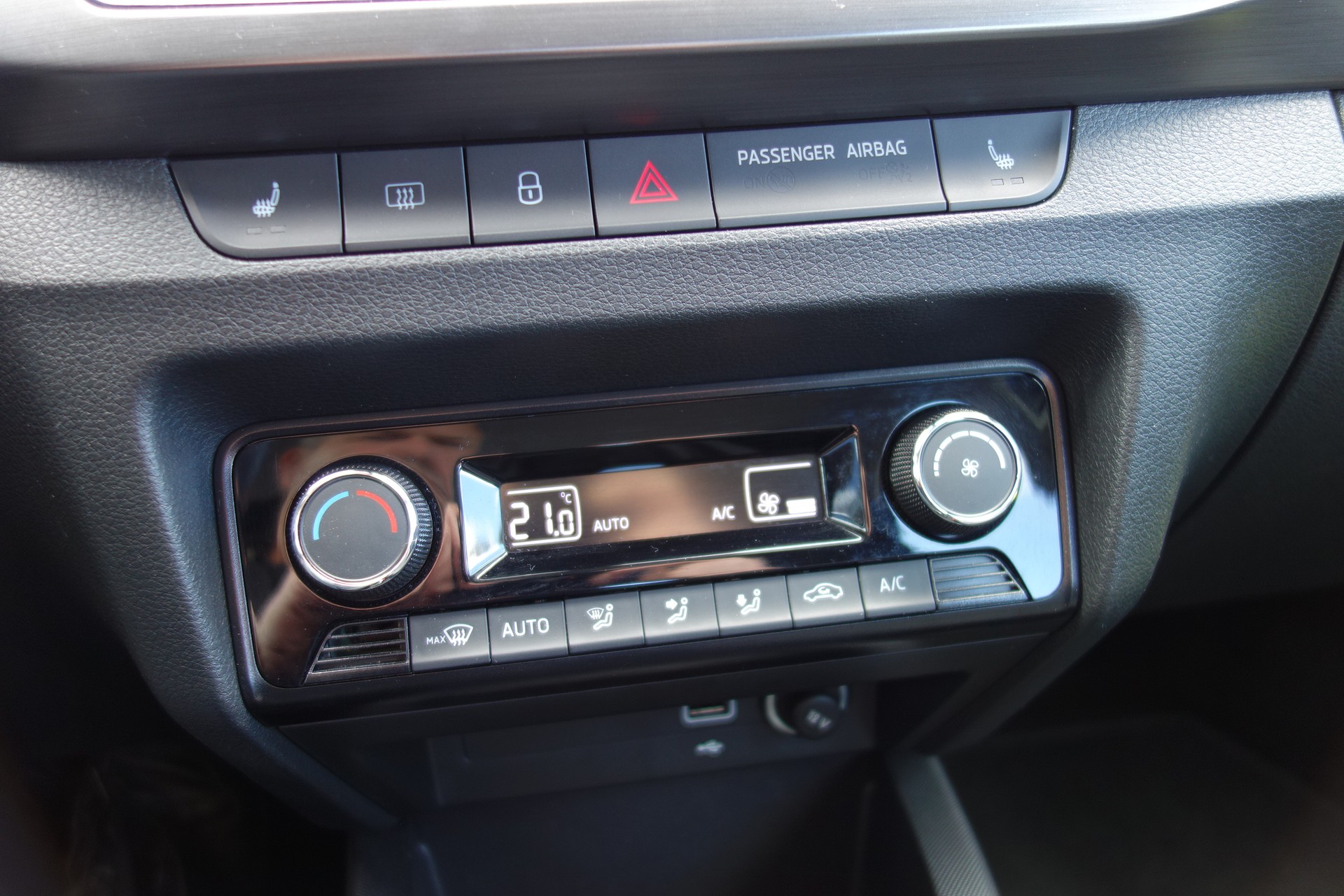 SKODA Fabia 1.0 TSI Drive-image-9