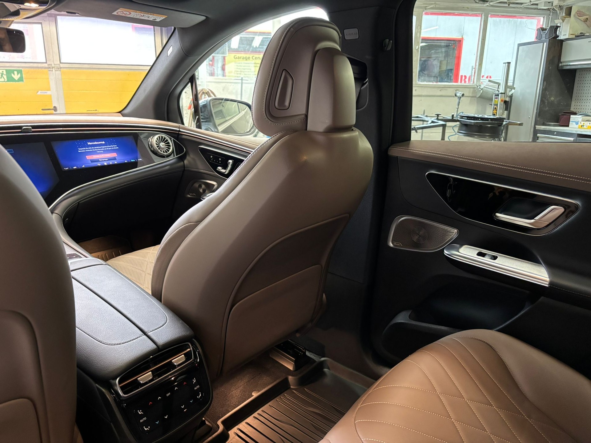 MERCEDES-BENZ EQE SUV 500 4 Matic Executive Edition AMG Line-image-14