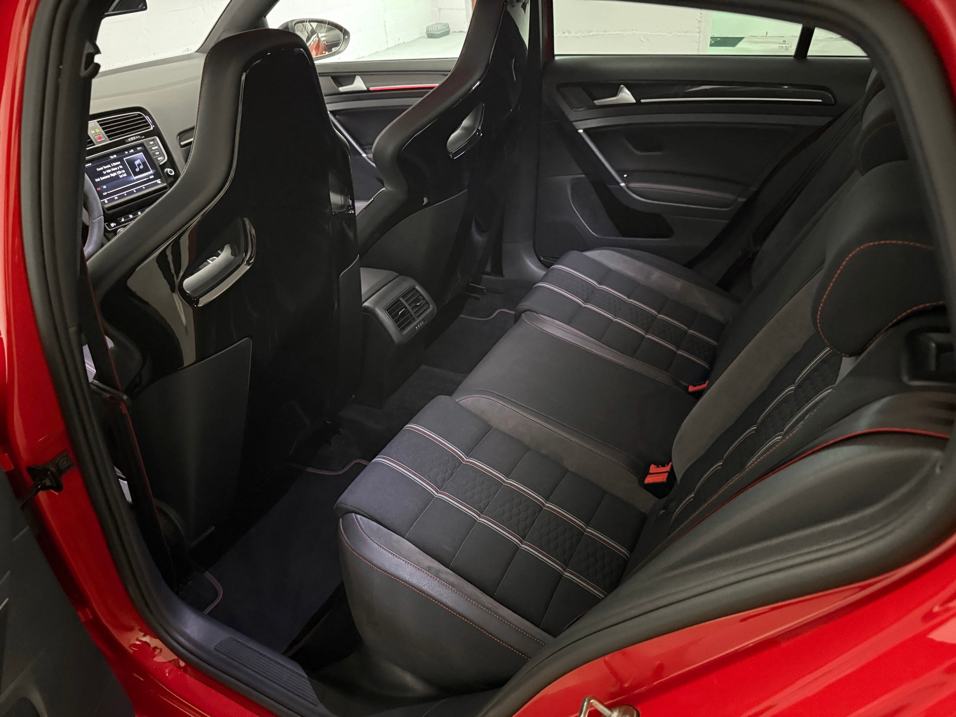 VW Golf 2.0 TSI GTI Clubsport DSG-image-7