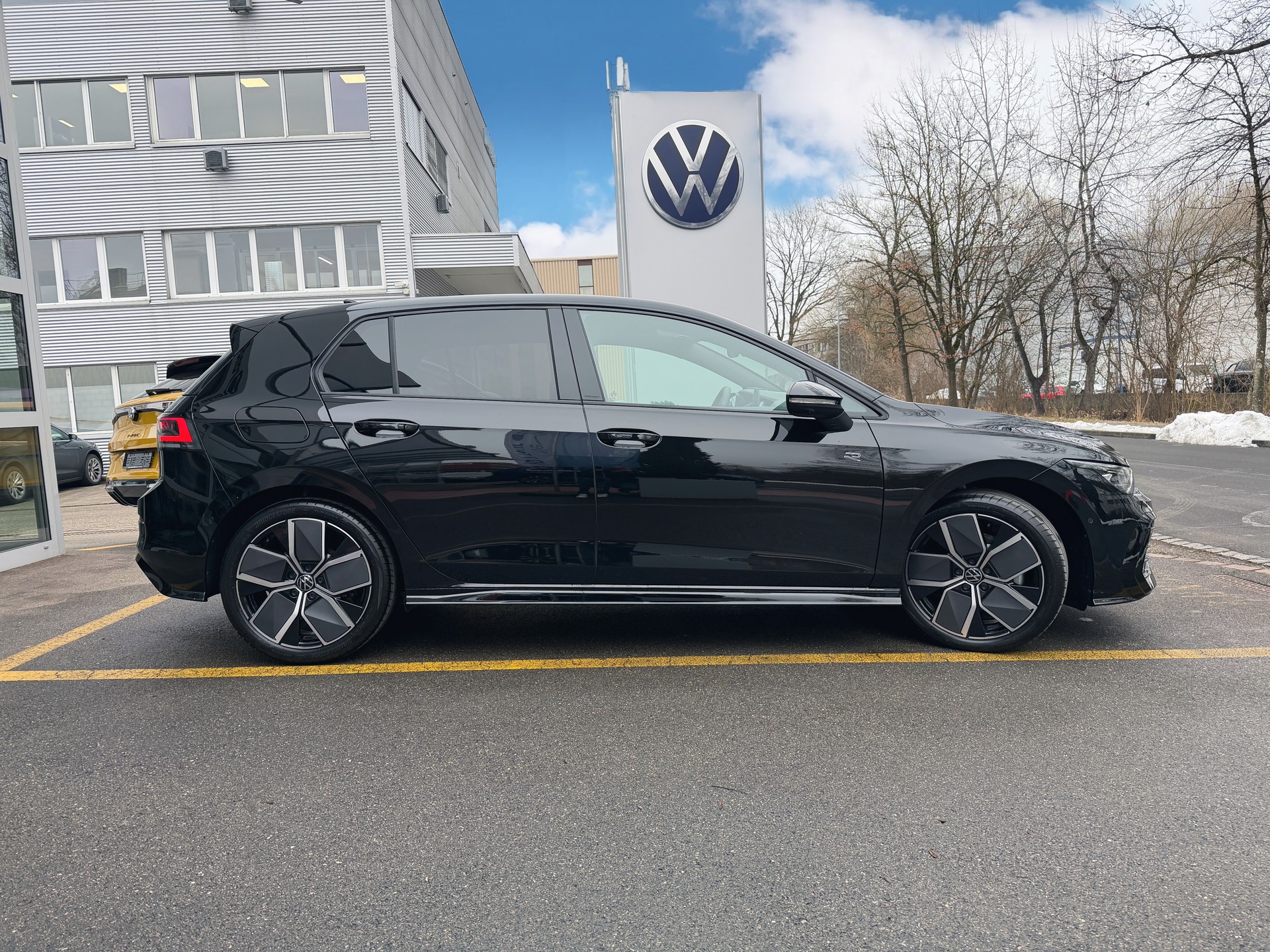 VW Golf 2.0 TSI R-Line DSG 4 Motion-image-5