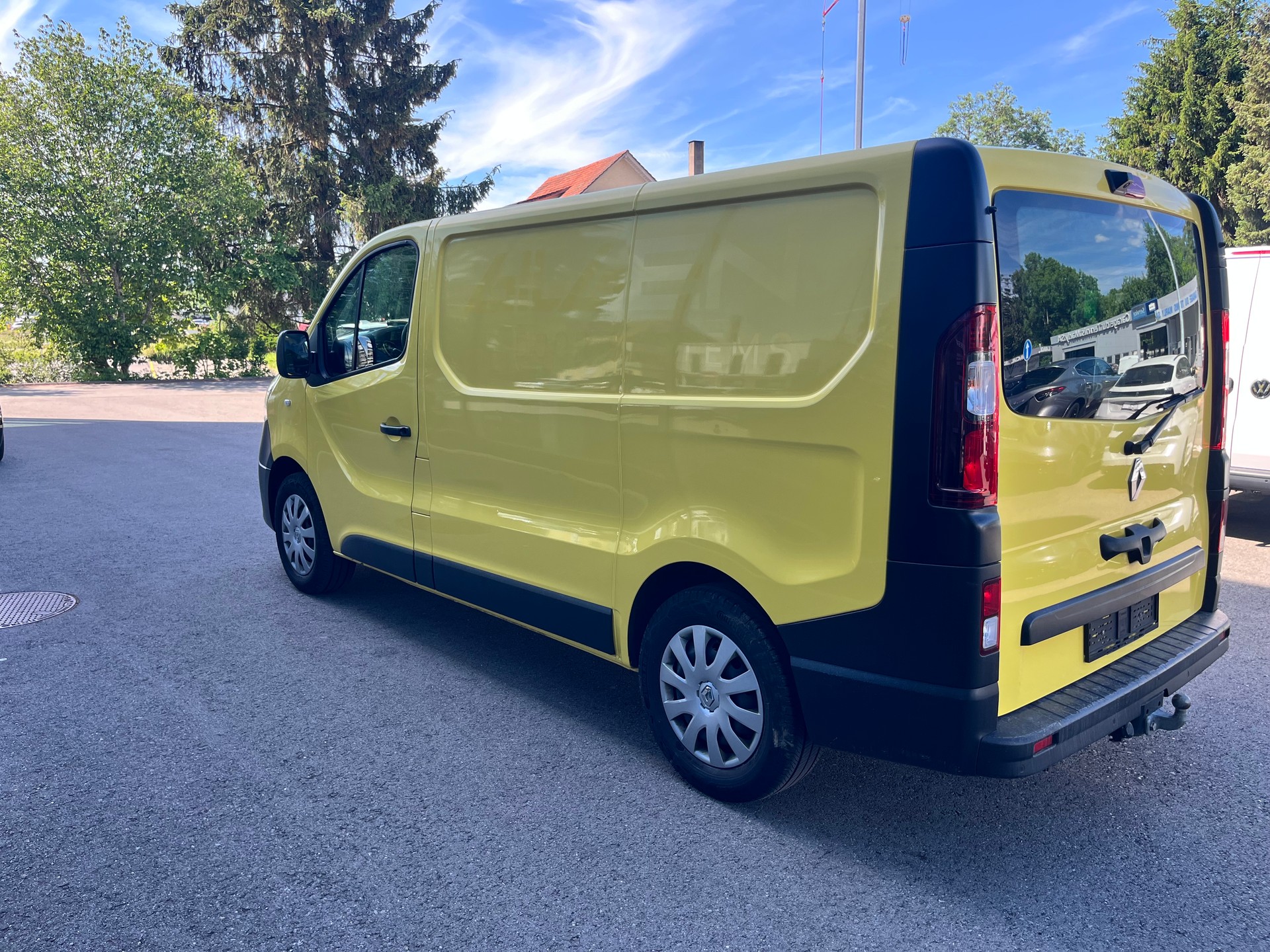 RENAULT Trafic 2.0 ENERGY dCi145 3.0t Business L1H1-image-4