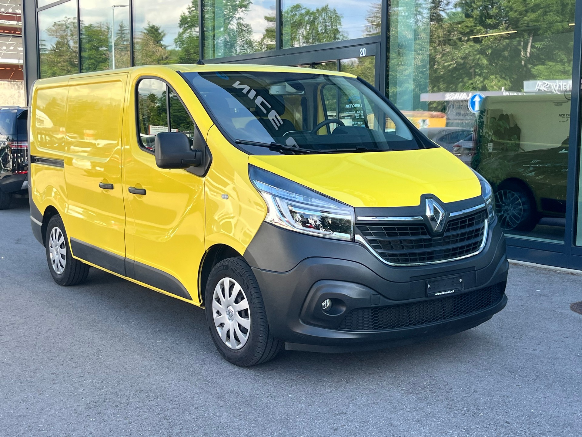 RENAULT Trafic 2.0 ENERGY dCi145 3.0t Business L1H1-image-3