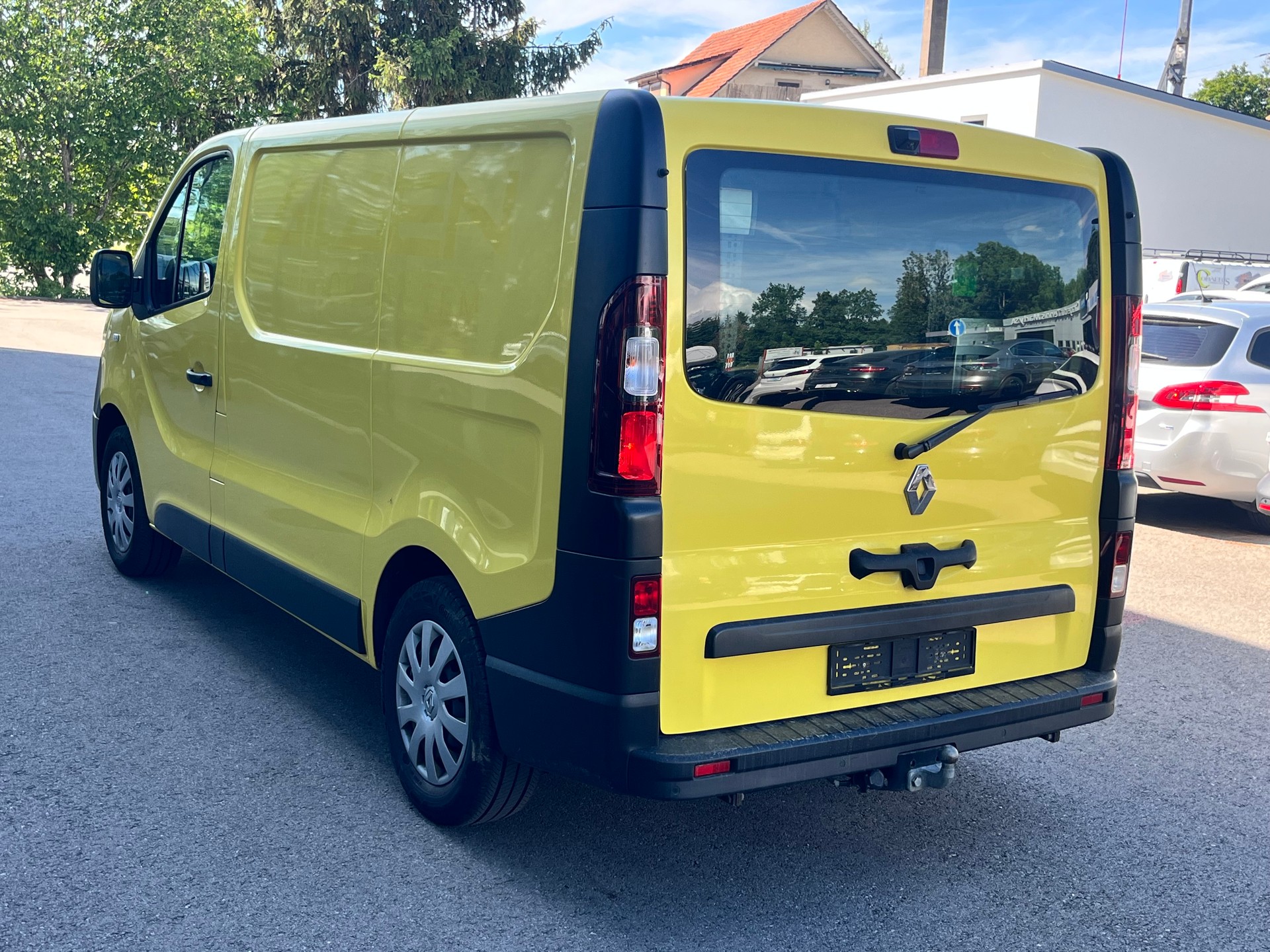 RENAULT Trafic 2.0 ENERGY dCi145 3.0t Business L1H1-image-11