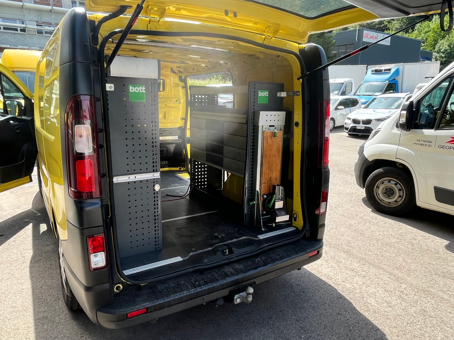 RENAULT Trafic 2.0 ENERGY dCi145 3.0t Business L1H1-image-1