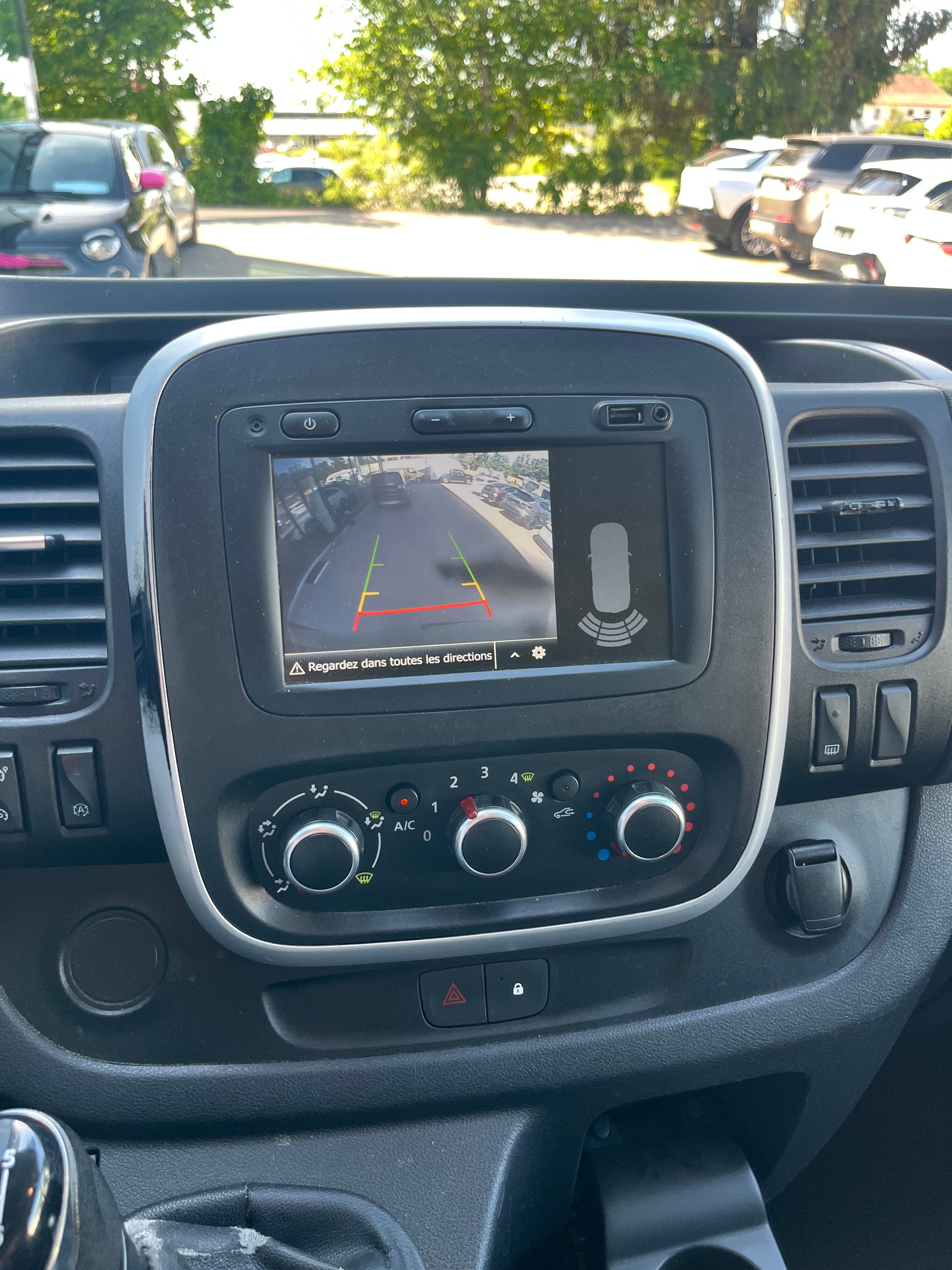 RENAULT Trafic 2.0 ENERGY dCi145 3.0t Business L1H1-image-6