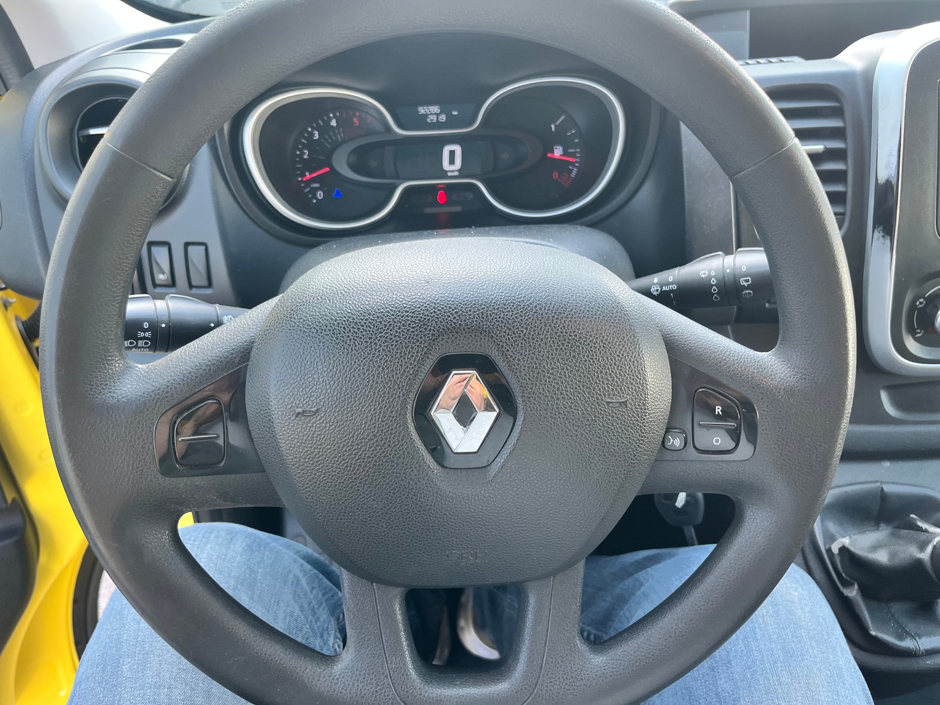 RENAULT Trafic 2.0 ENERGY dCi145 3.0t Business L1H1-image-8