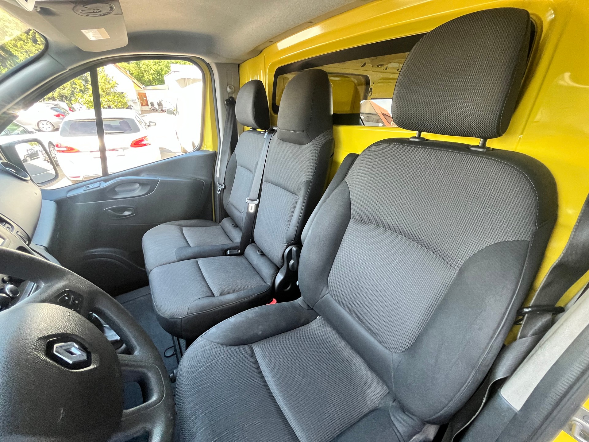 RENAULT Trafic 2.0 ENERGY dCi145 3.0t Business L1H1-image-9