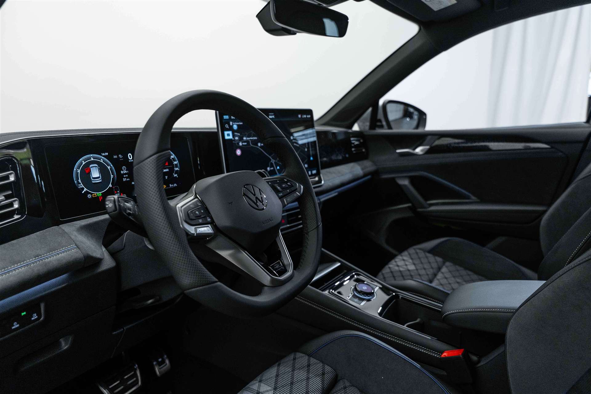 VW Tiguan 1.5 TSi evo2 mHEV R-Line DSG-Automat-image-8