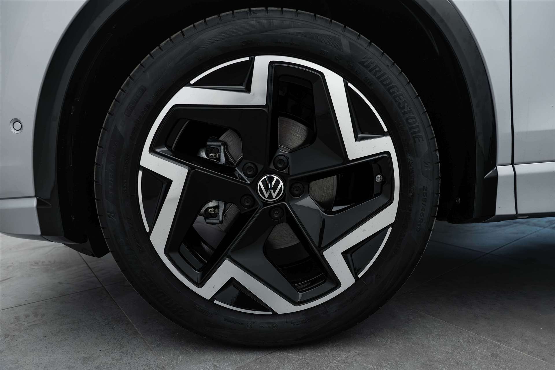 VW Tiguan 1.5 TSi evo2 mHEV R-Line DSG-Automat-image-6