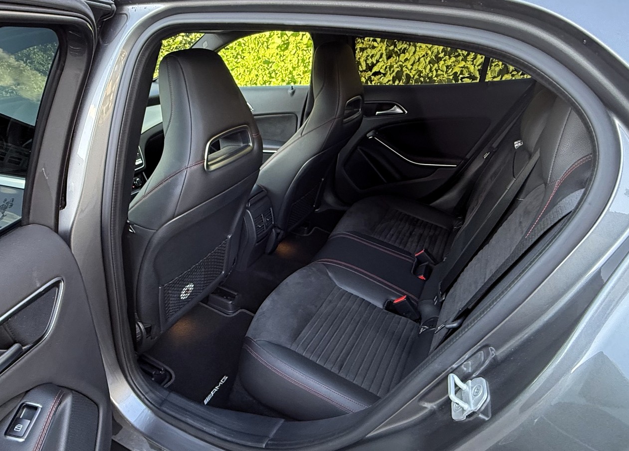MERCEDES-BENZ GLA 220 d AMG Line 4Matic 7G-DCT-image-8
