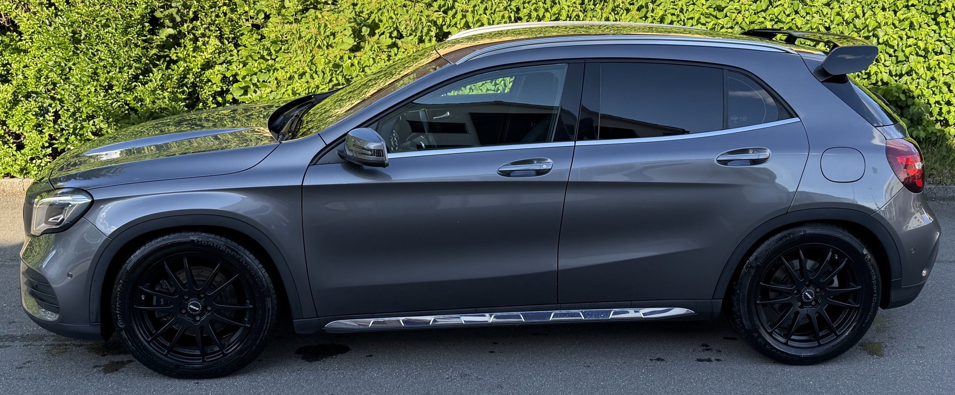 MERCEDES-BENZ GLA 220 d AMG Line 4Matic 7G-DCT-image-2