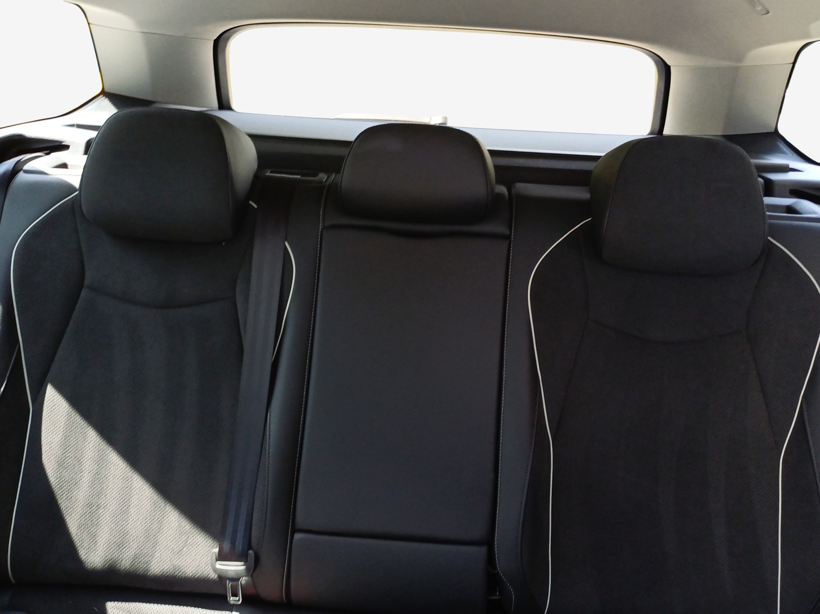 VW Passat Variant 2.0 TDI evo Business 4 Motion DSG-image-11