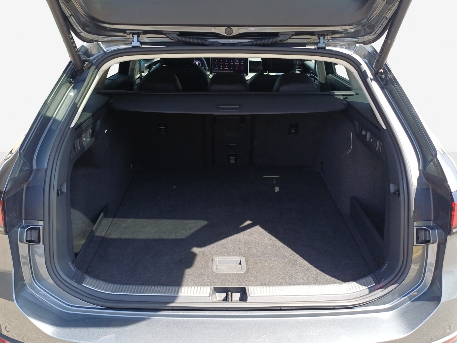 VW Passat Variant 2.0 TDI evo Business 4 Motion DSG-image-12