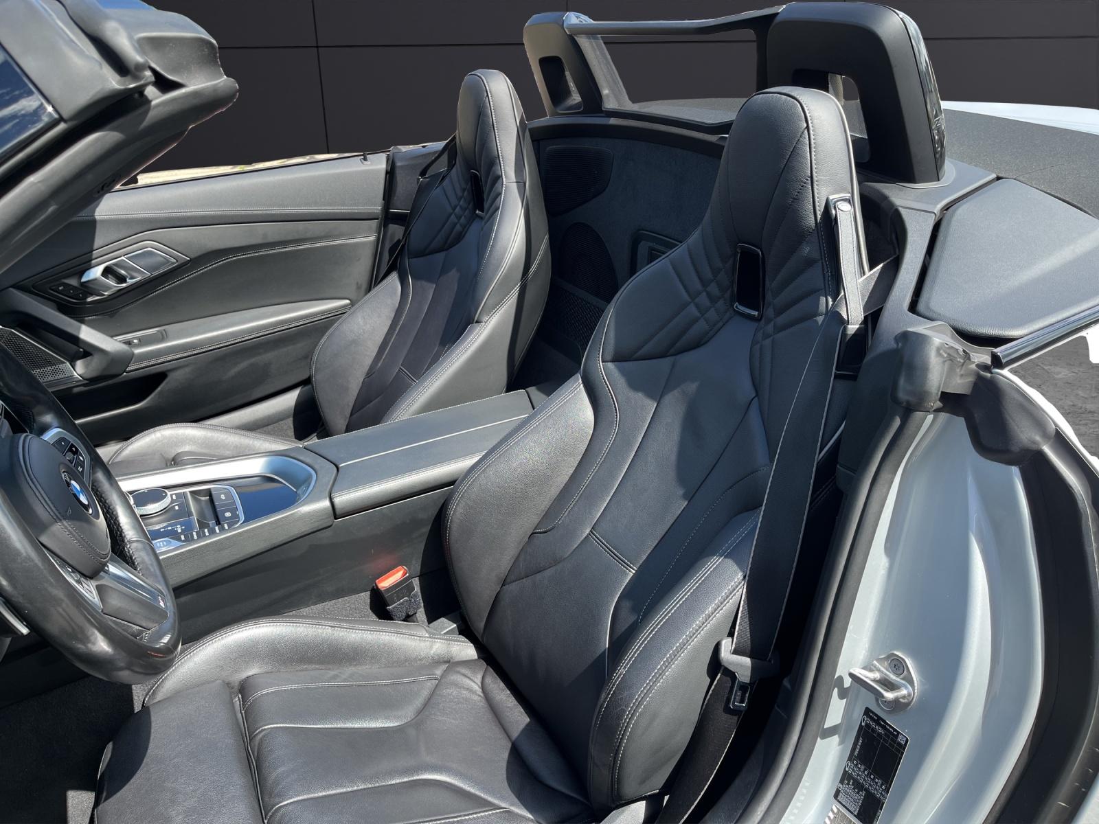 BMW Z4 20i sDrive-image-13
