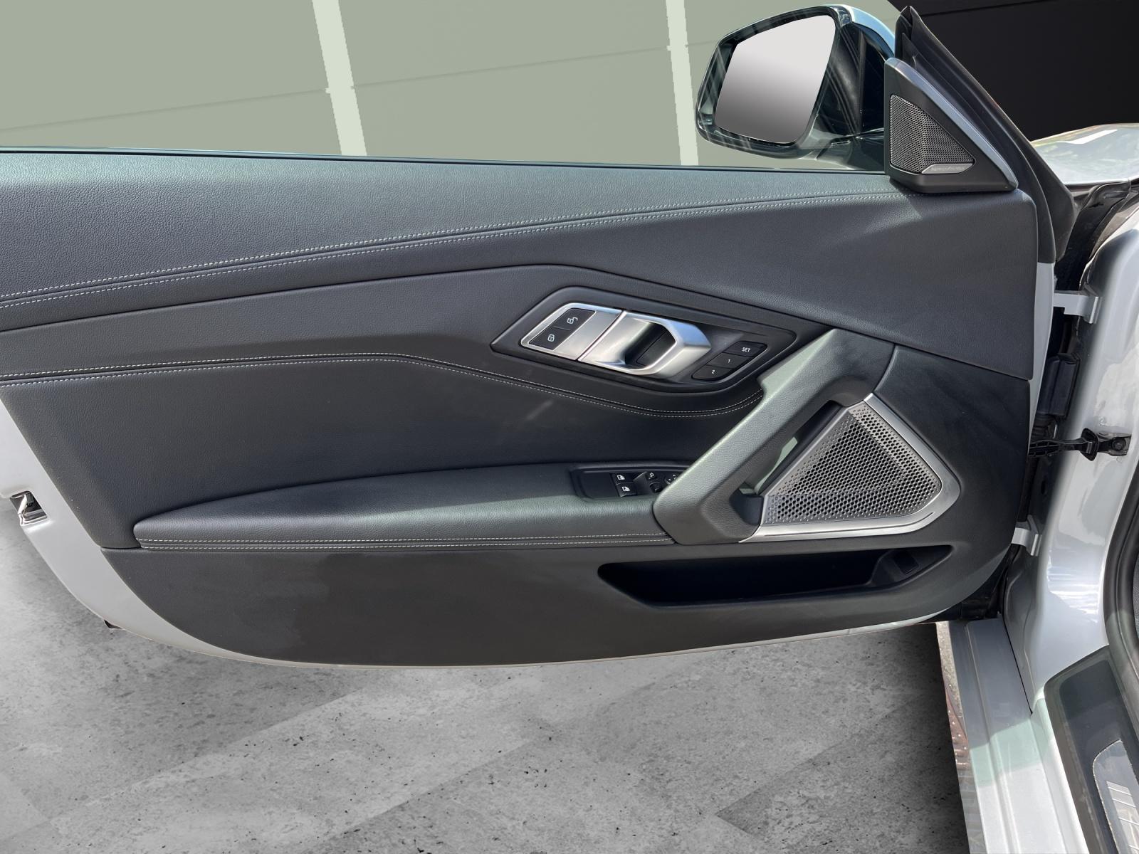 BMW Z4 20i sDrive-image-7