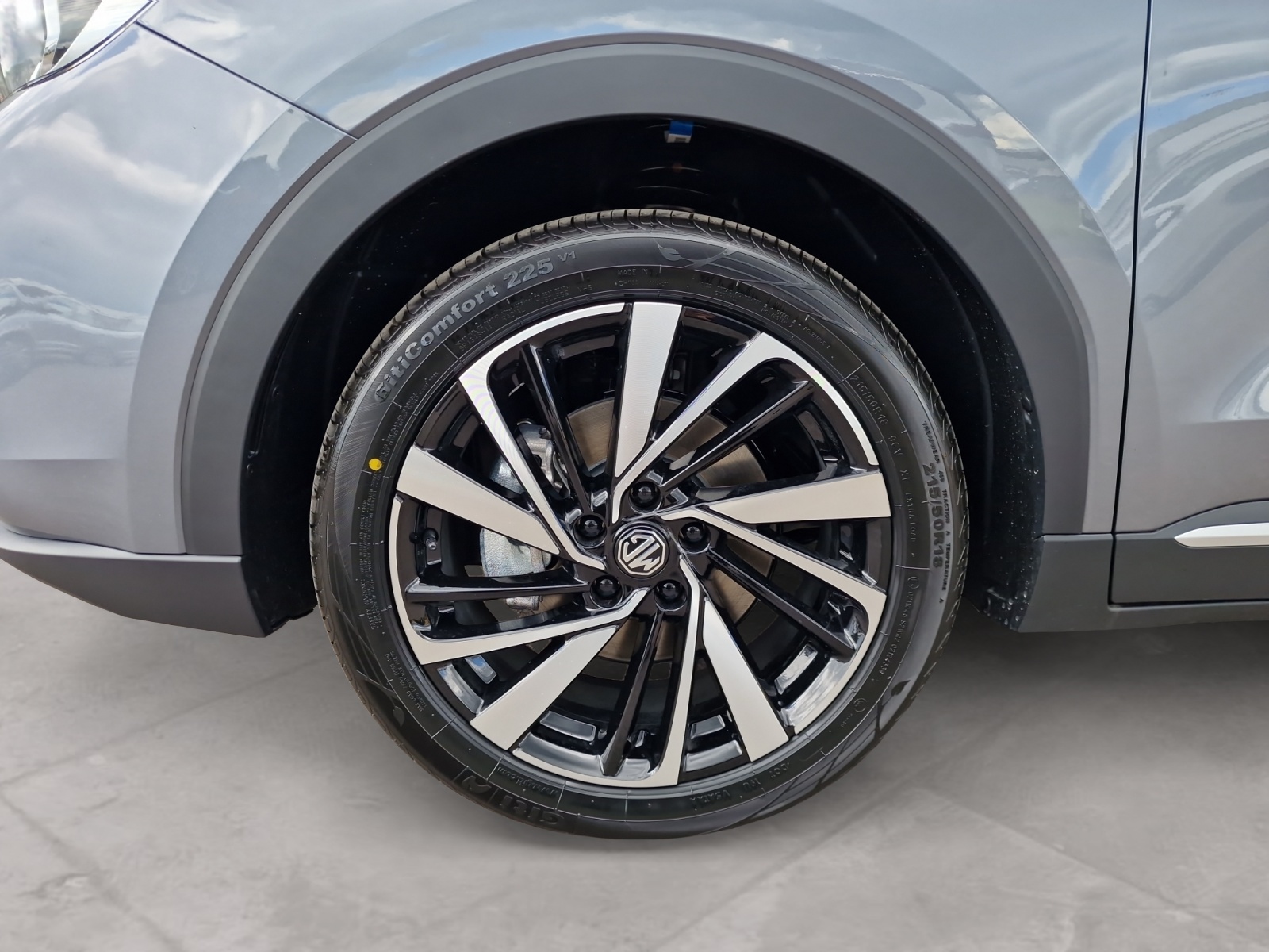 MG ZS 1.5 Hybrid+ Luxury-image-9