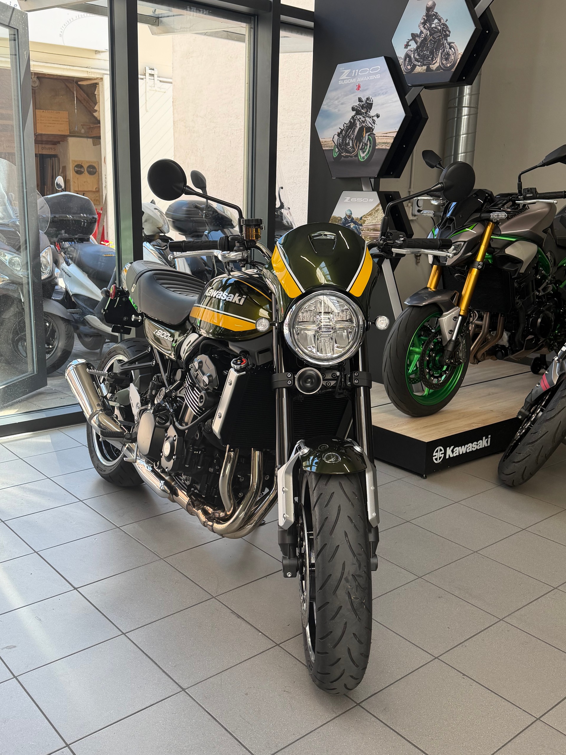 KAWASAKI Z 900 RS-image-1
