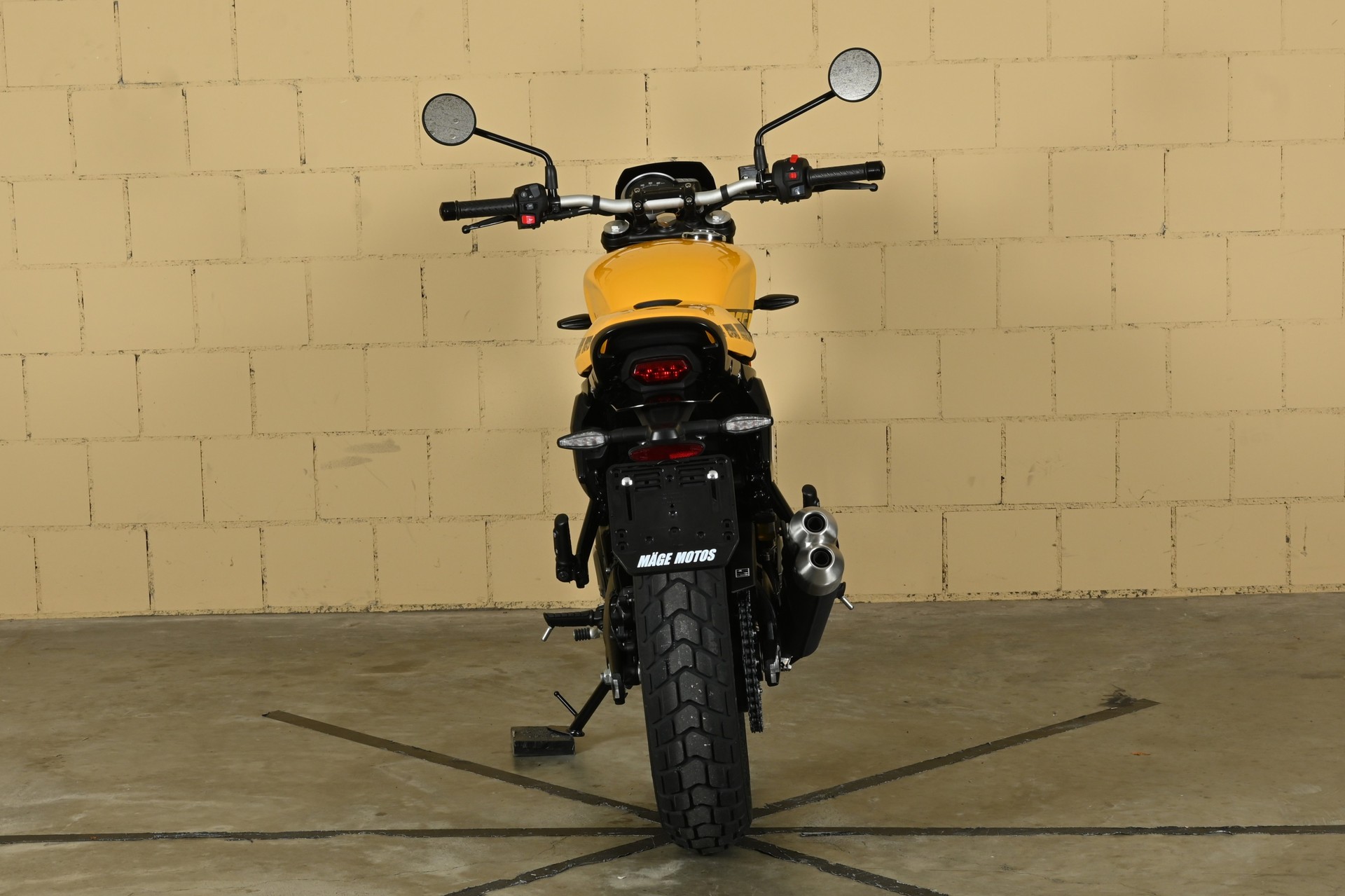 TRIUMPH TRACKER-image-5