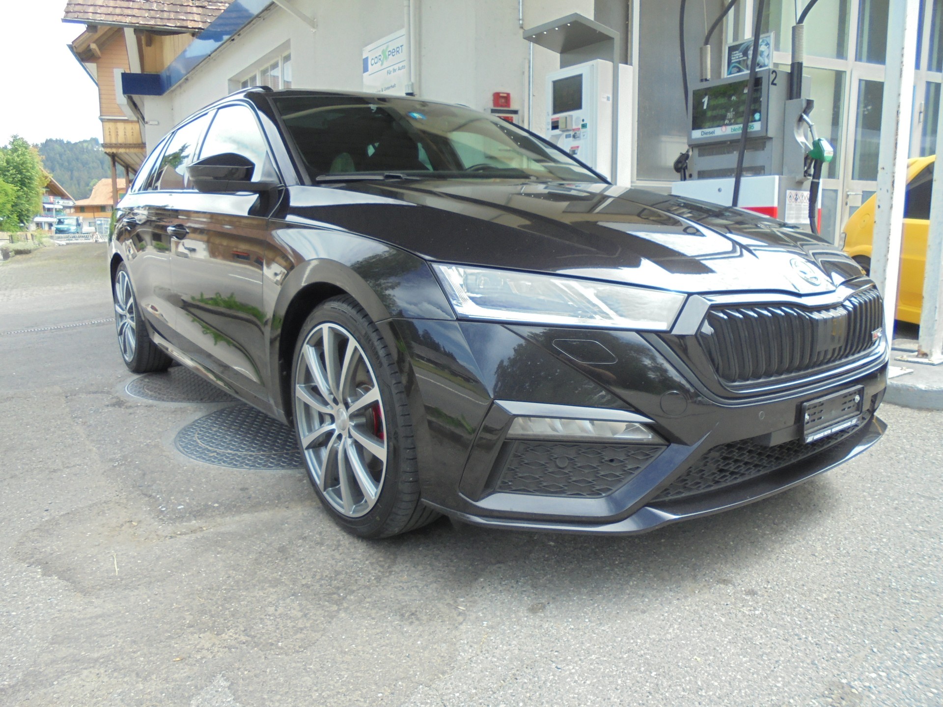 SKODA Octavia Combi 2.0 TDI DSG RS 4x4-image-0