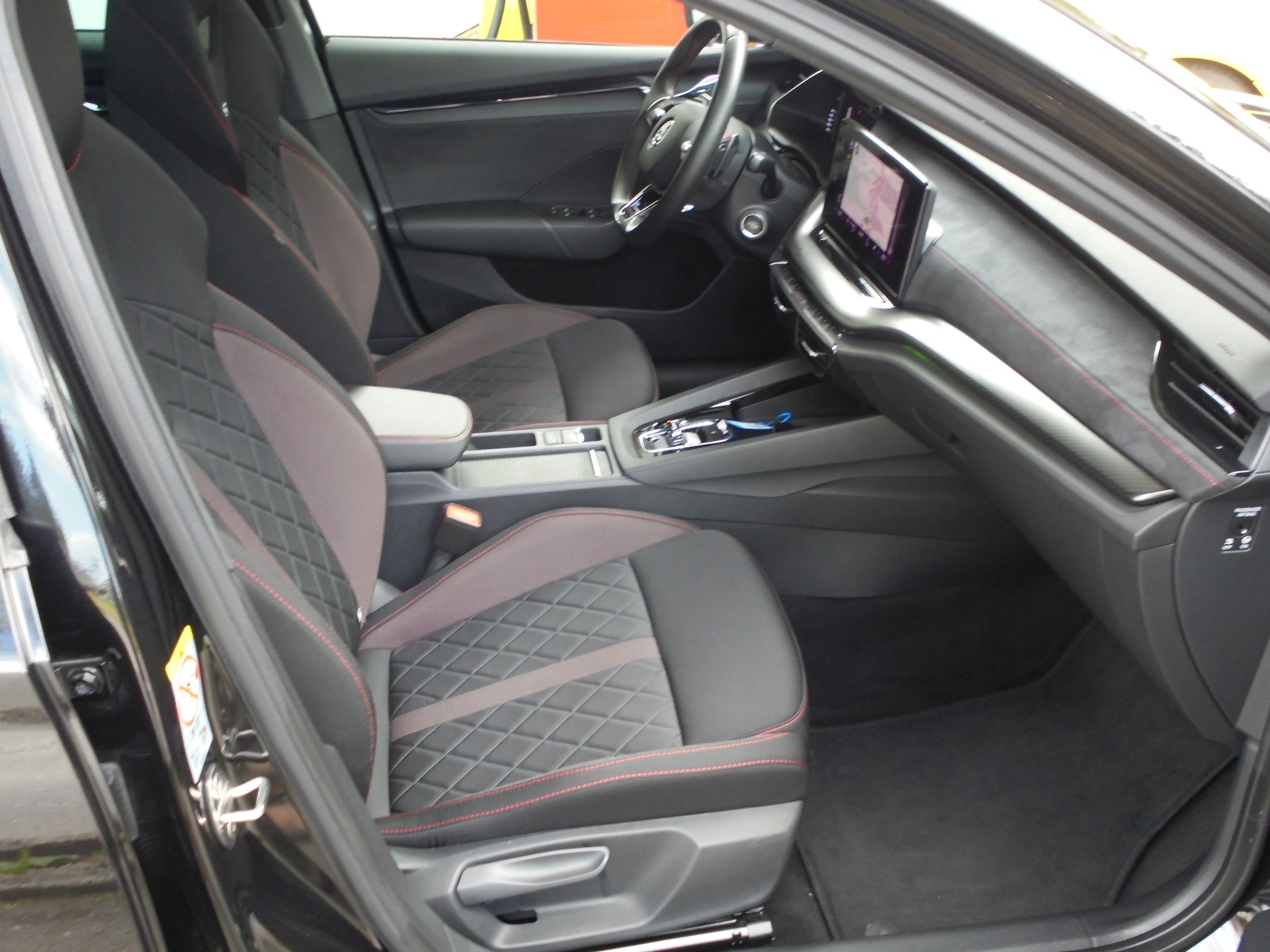 SKODA Octavia Combi 2.0 TDI DSG RS 4x4-image-7