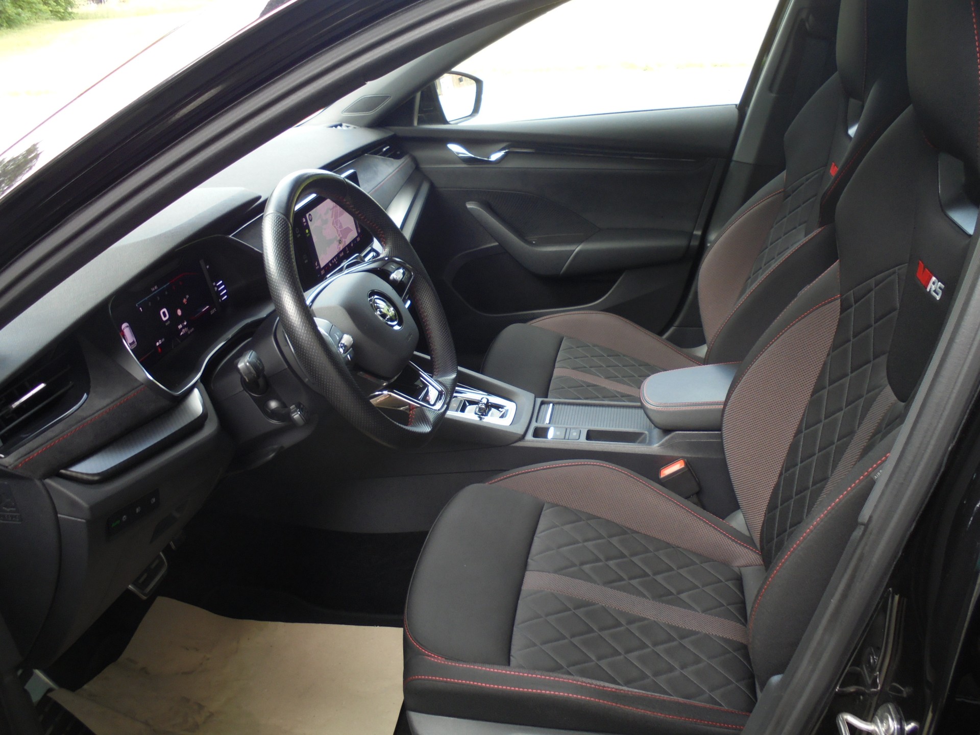 SKODA Octavia Combi 2.0 TDI DSG RS 4x4-image-8