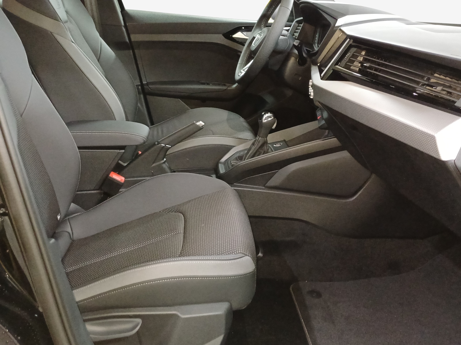 AUDI A1 Sportback 30 TFSI S Line S-tronic-image-13