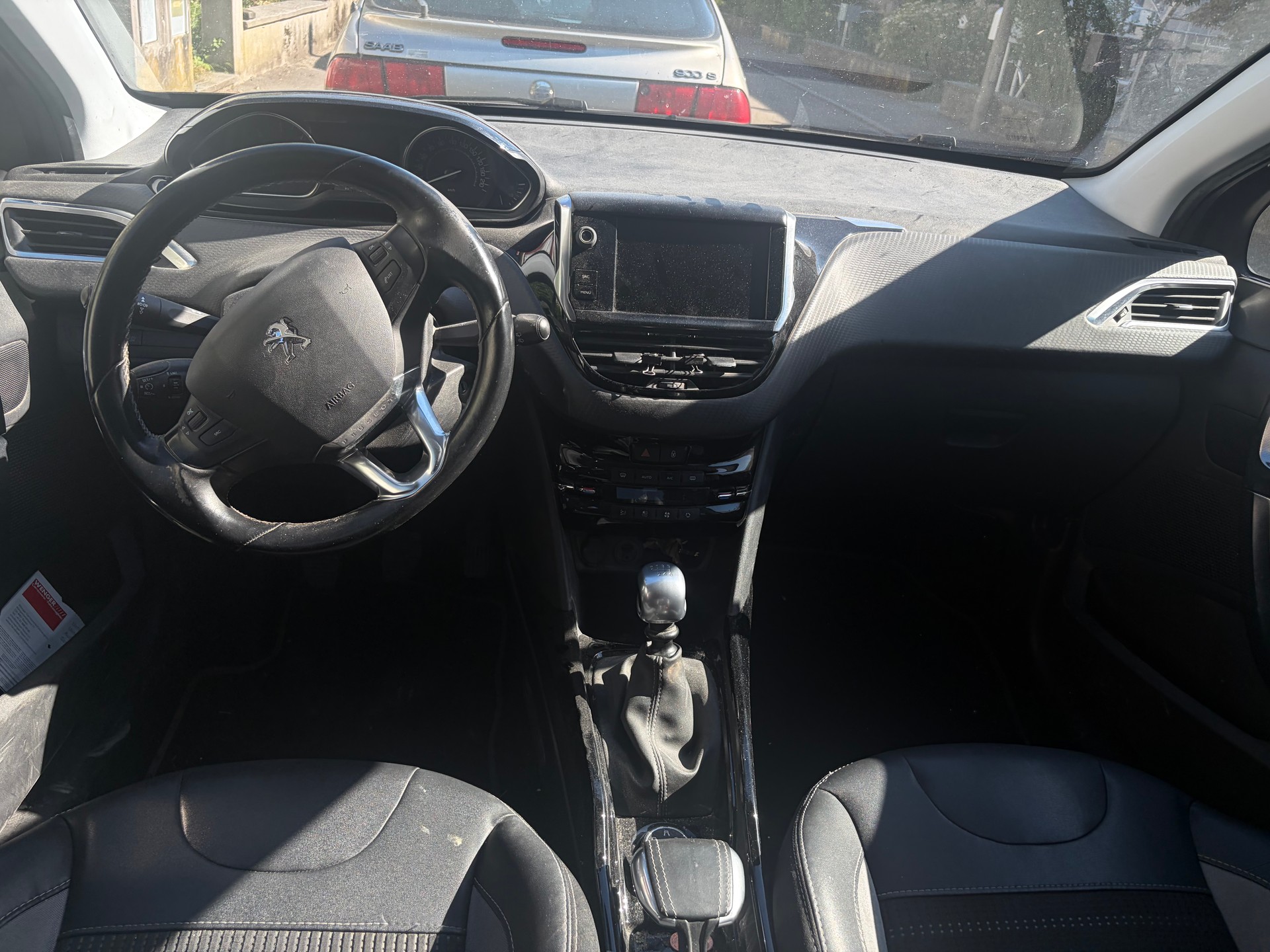 PEUGEOT 2008 1.6 BlueHDi Allure-image-5