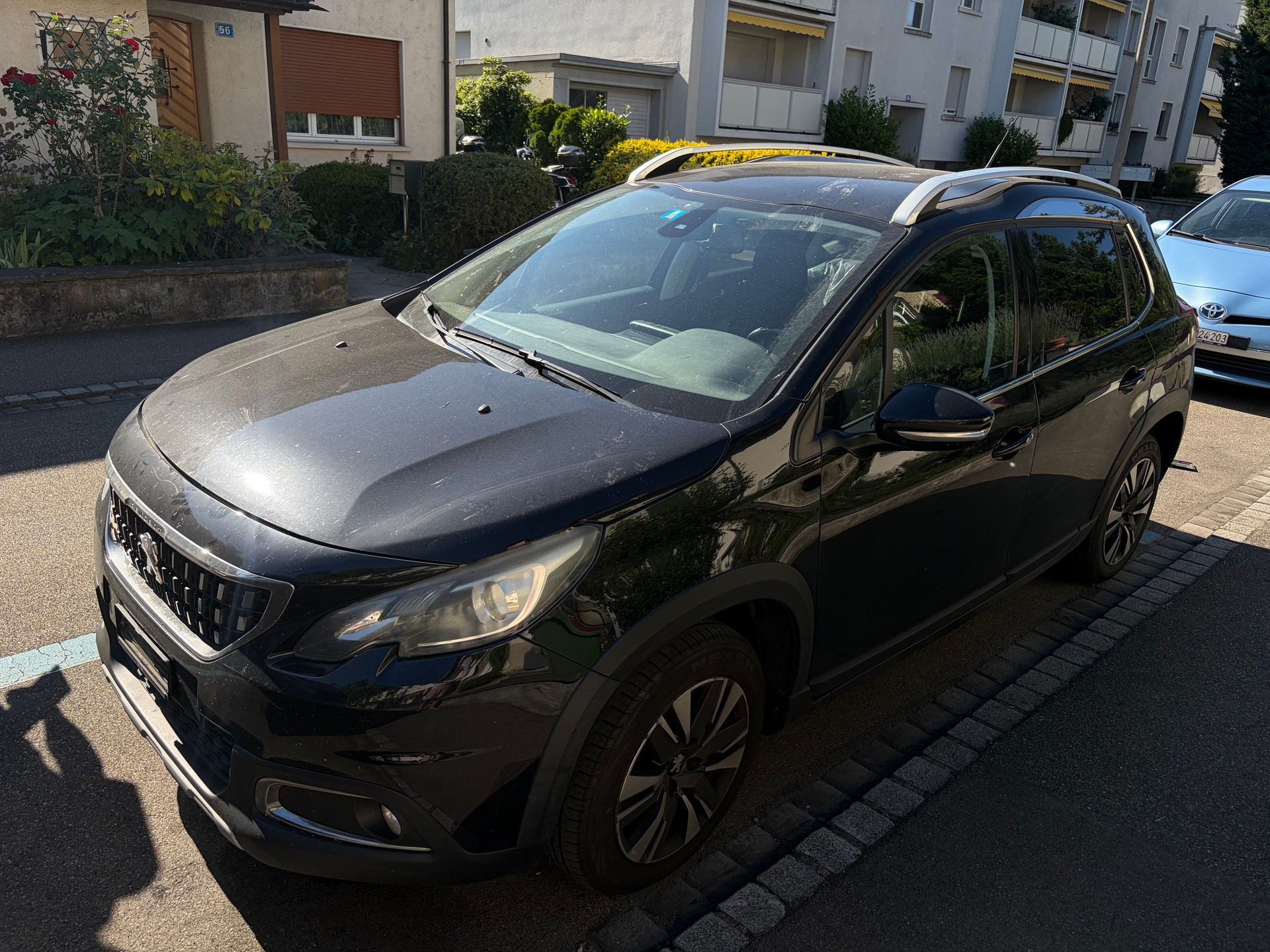 PEUGEOT 2008 1.6 BlueHDi Allure-image-6