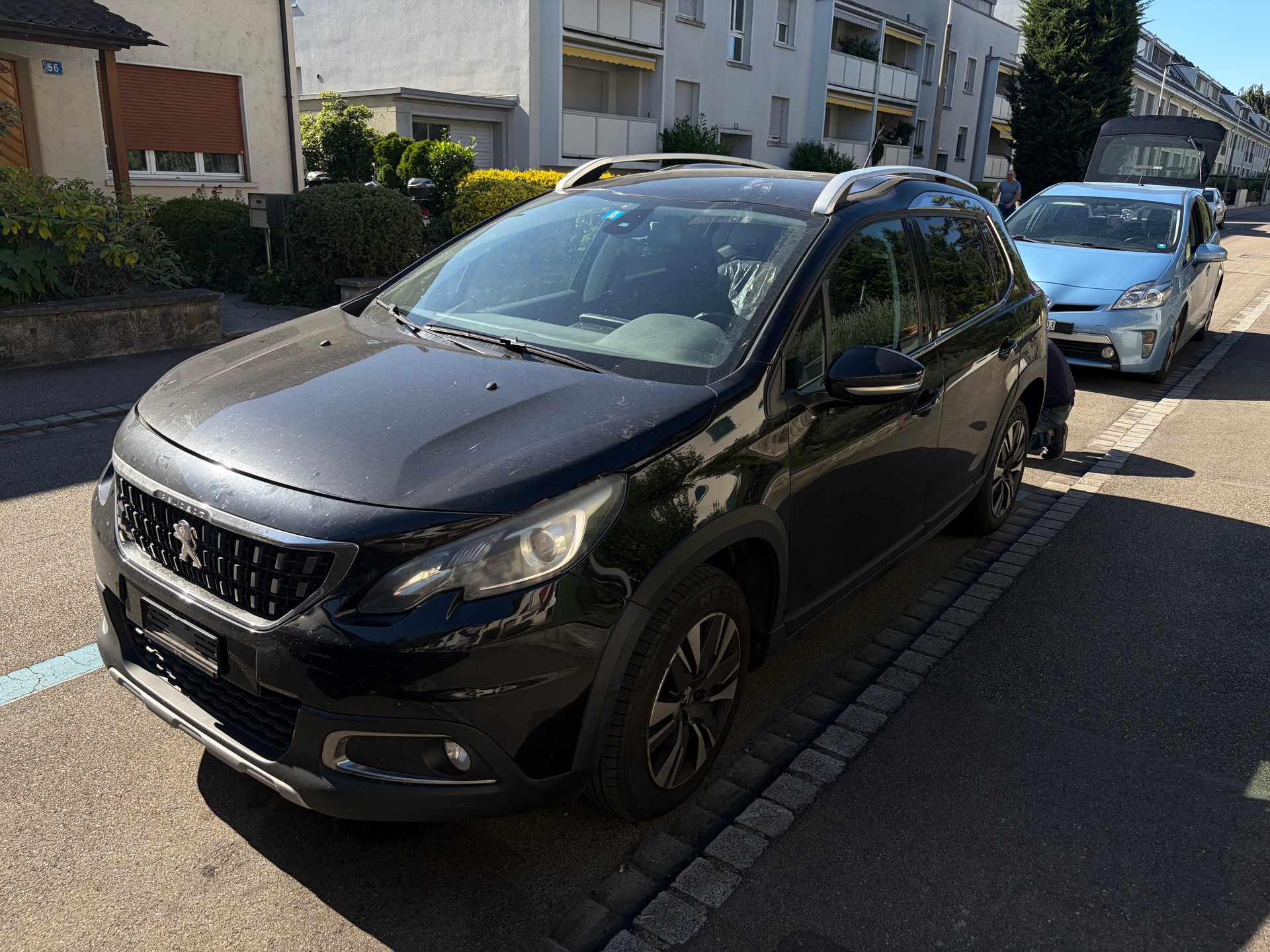 PEUGEOT 2008 1.6 BlueHDi Allure-image-4