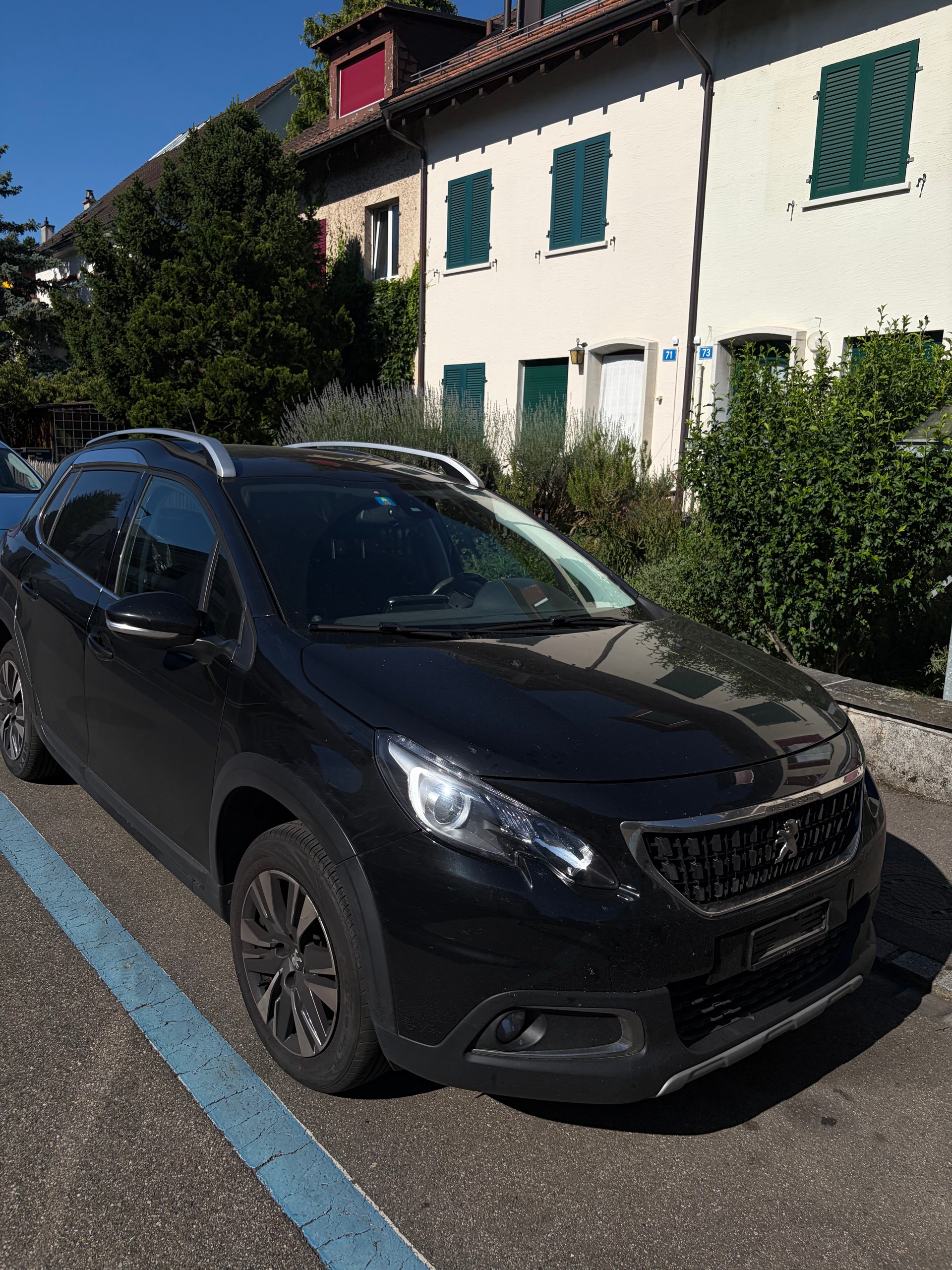 PEUGEOT 2008 1.6 BlueHDi Allure-image-3