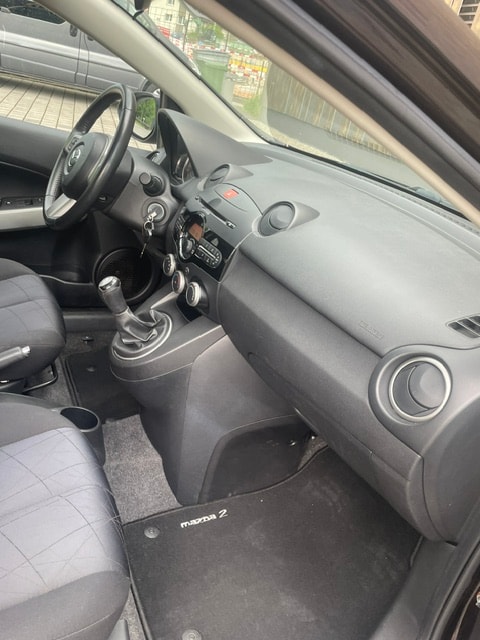 MAZDA 2 1.3i 16V Exclusive-image-18