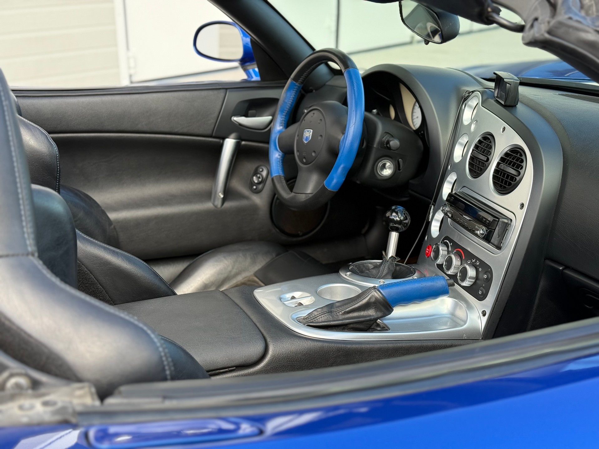 DODGE Viper SRT-10-image-4