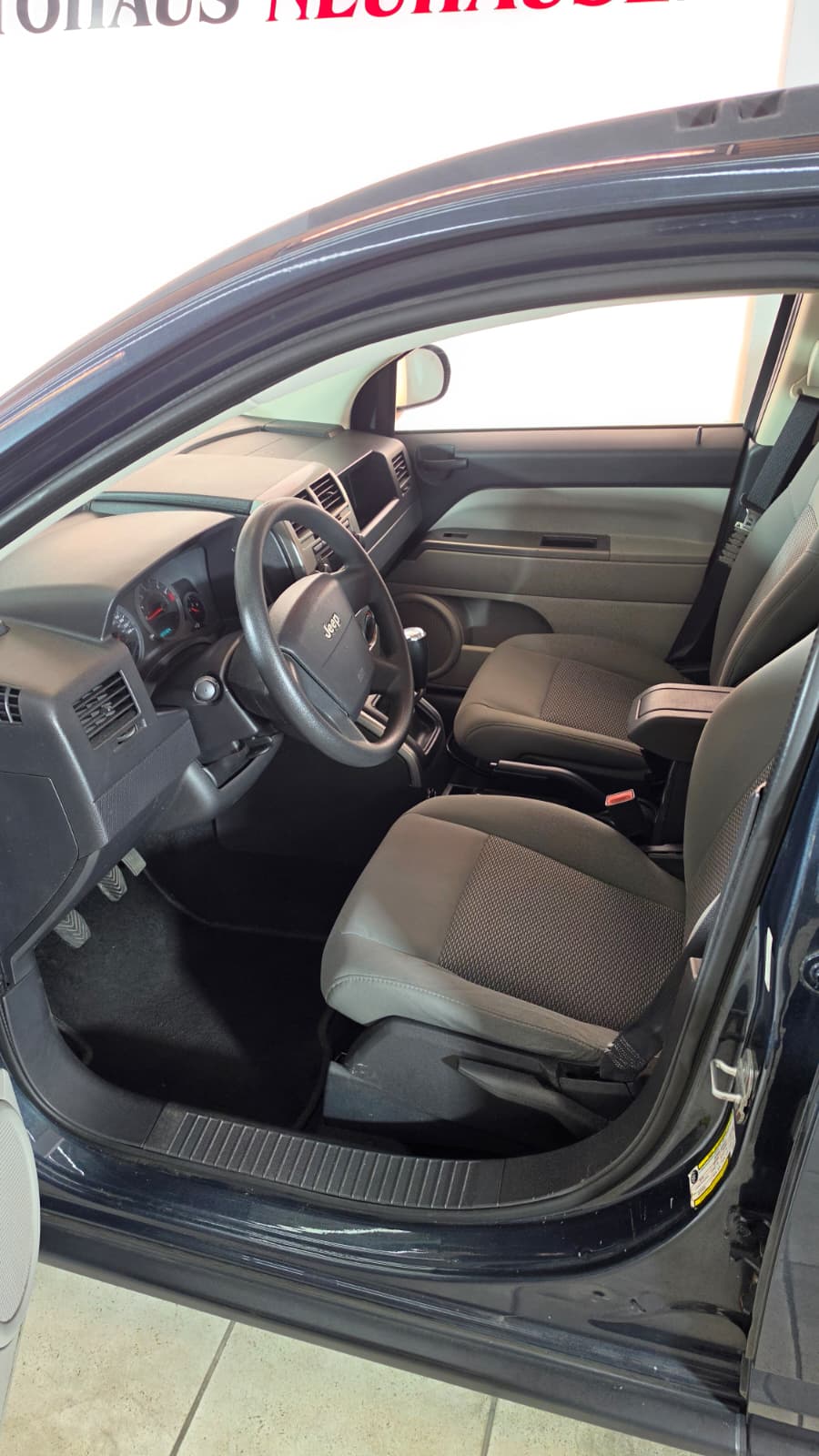 JEEP Compass 2.4 Limited Frisch ab MFK-image-9