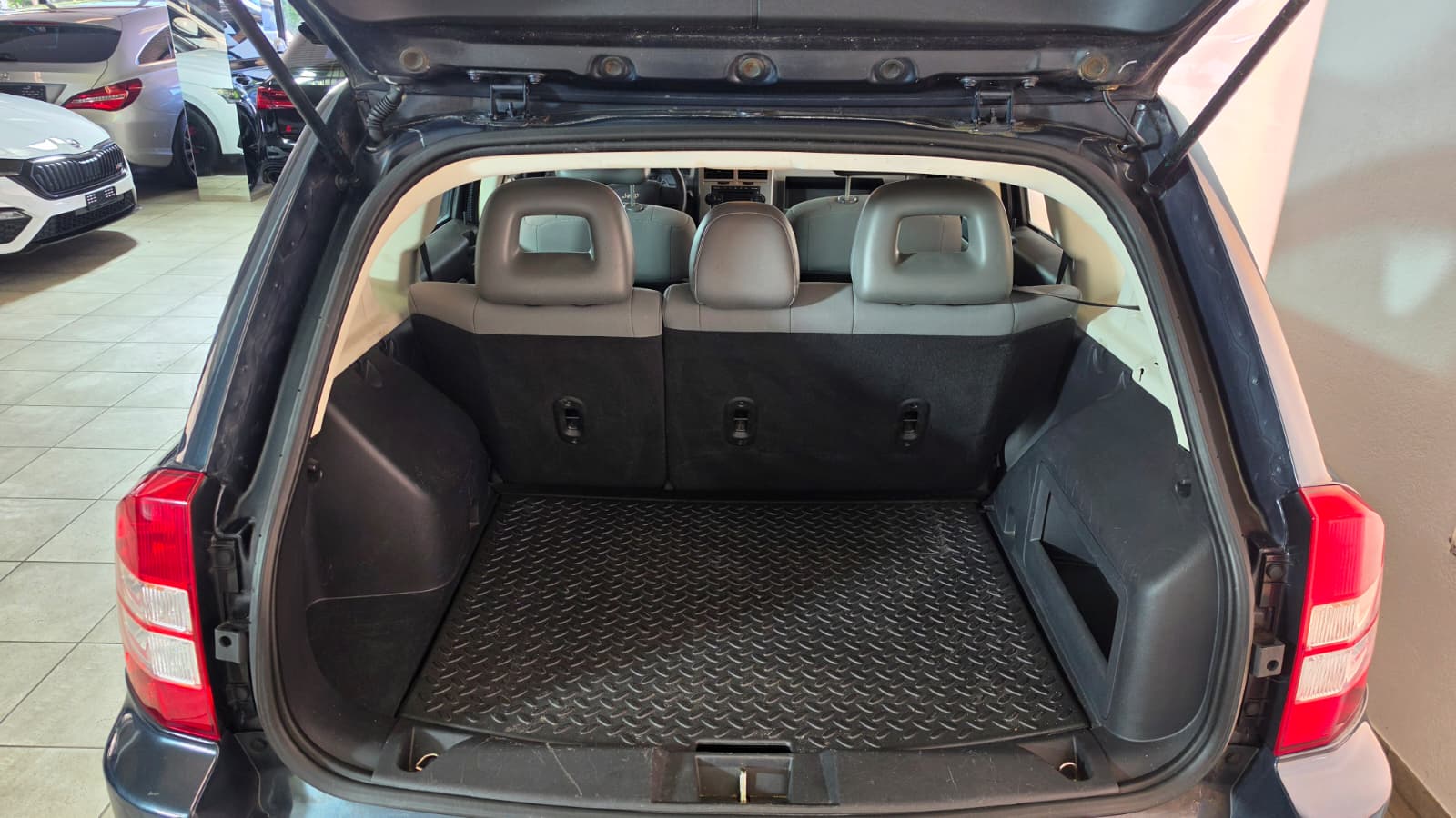 JEEP Compass 2.4 Limited Frisch ab MFK-image-12