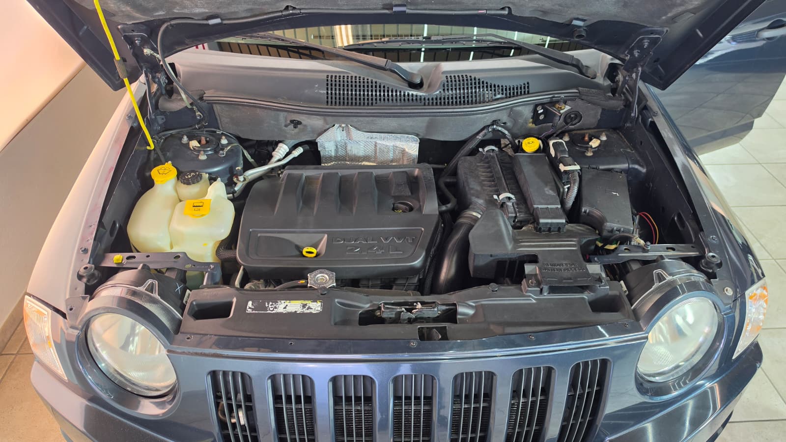 JEEP Compass 2.4 Limited Frisch ab MFK-image-14