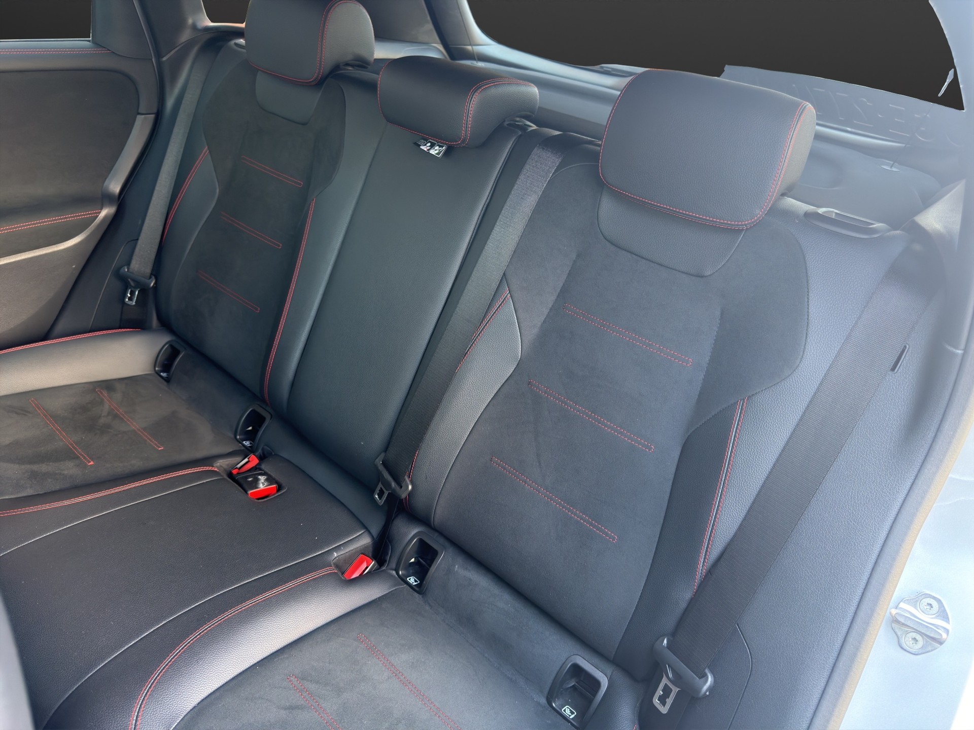 MERCEDES-BENZ B 200 d AMG Line 8G-DCT-image-13