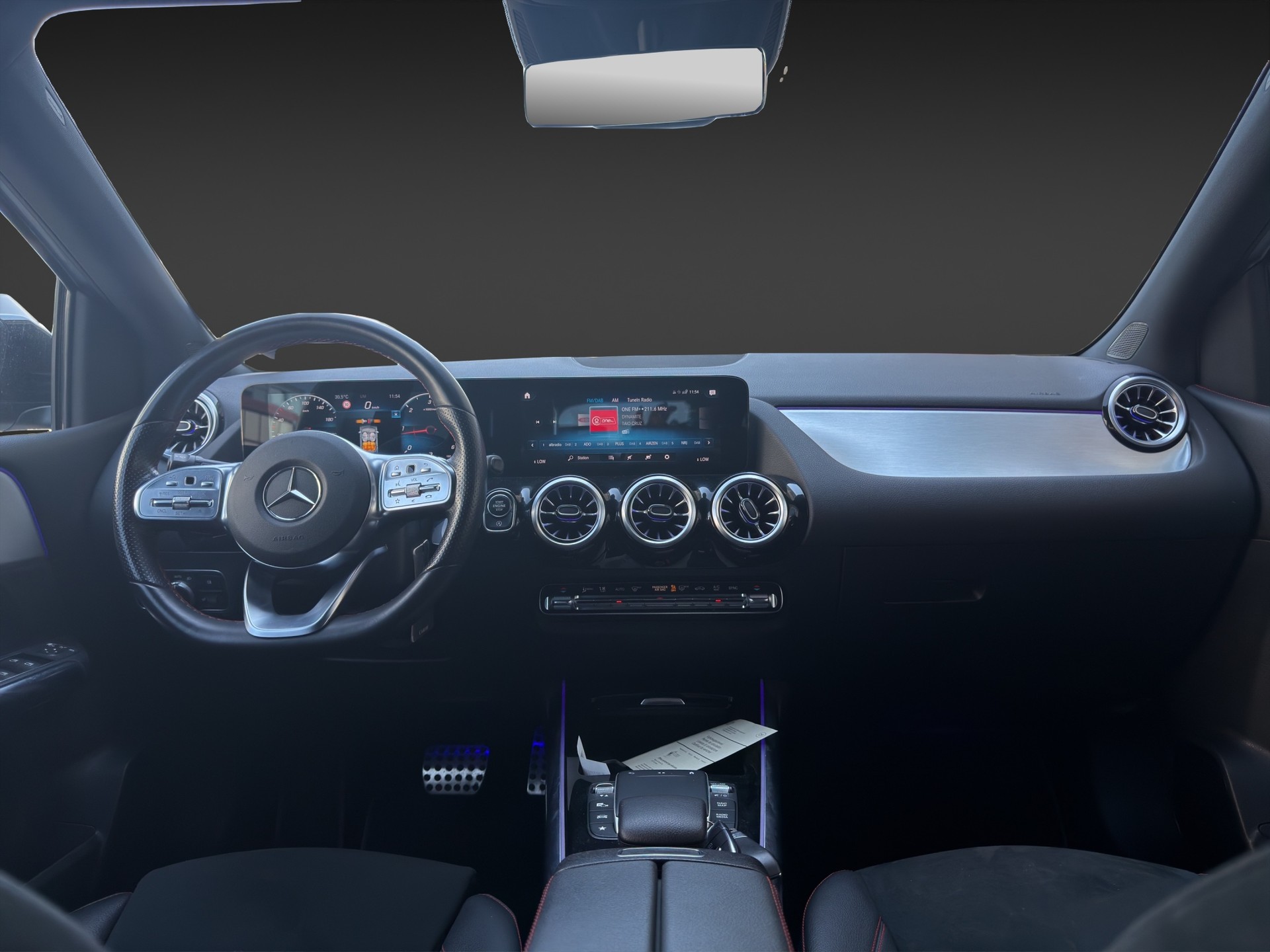MERCEDES-BENZ B 200 d AMG Line 8G-DCT-image-6