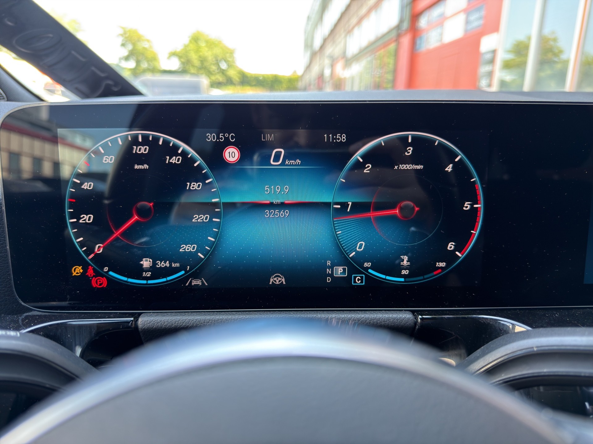 MERCEDES-BENZ B 200 d AMG Line 8G-DCT-image-14