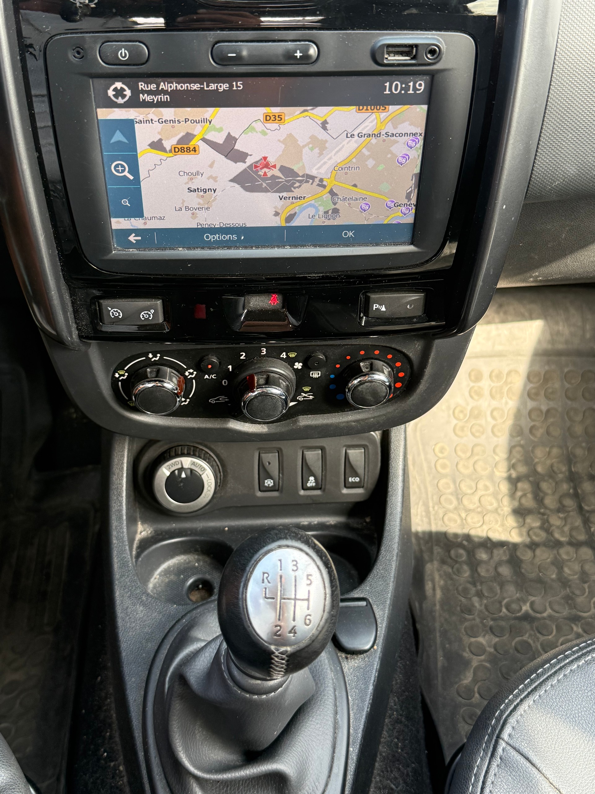 DACIA Duster 1.2 T Lauréate 4x4-image-10