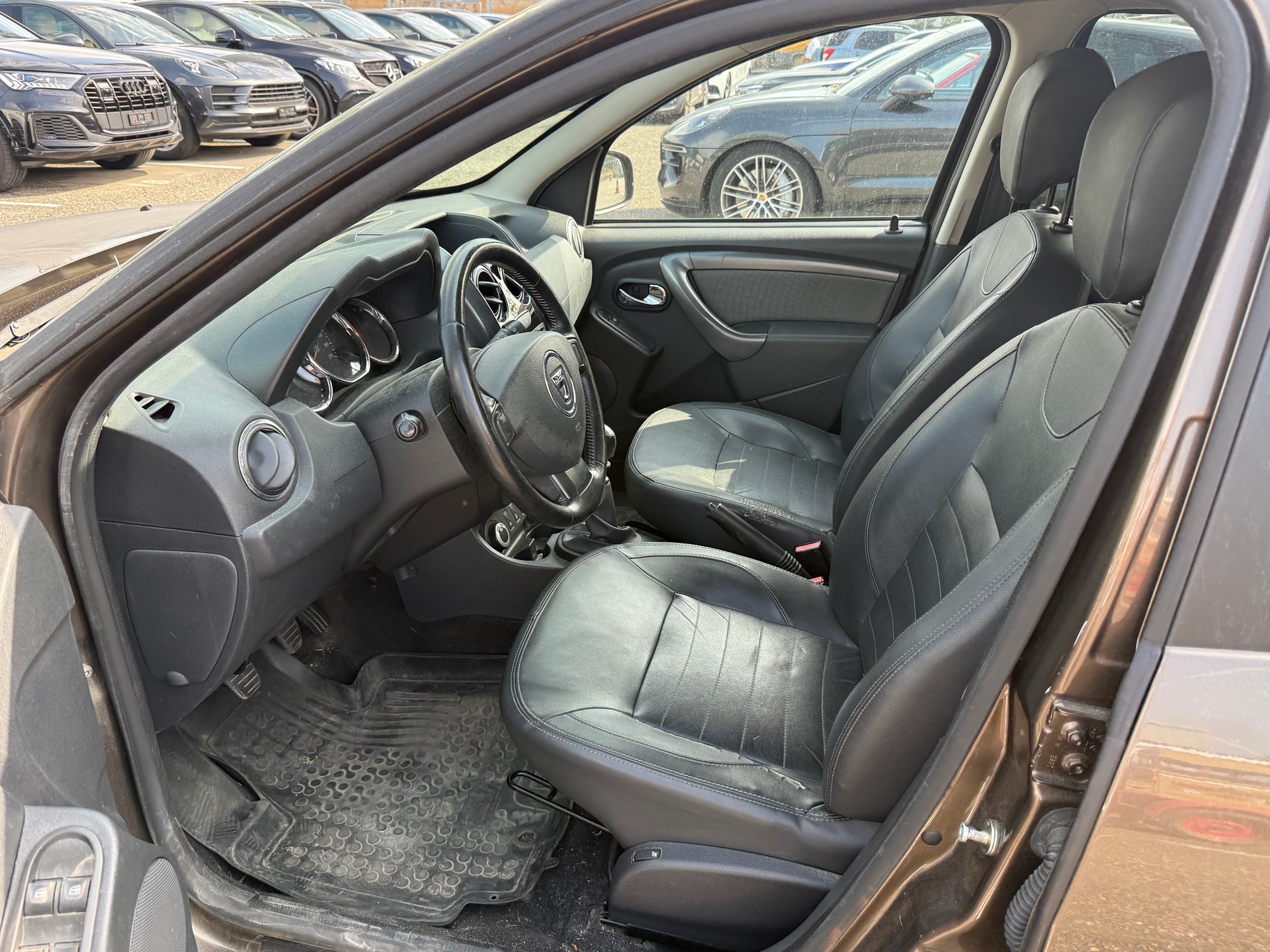DACIA Duster 1.2 T Lauréate 4x4-image-6