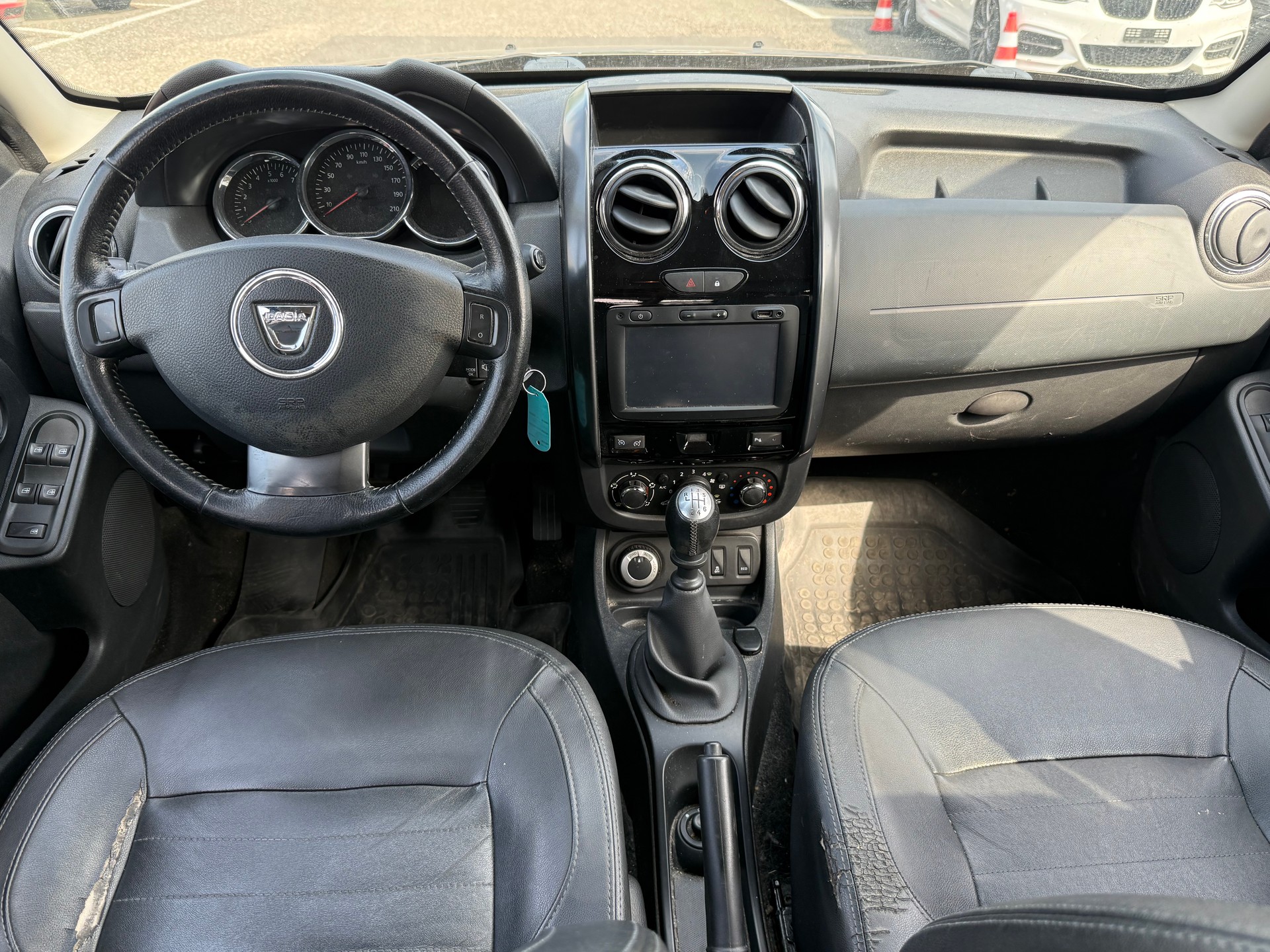 DACIA Duster 1.2 T Lauréate 4x4-image-5